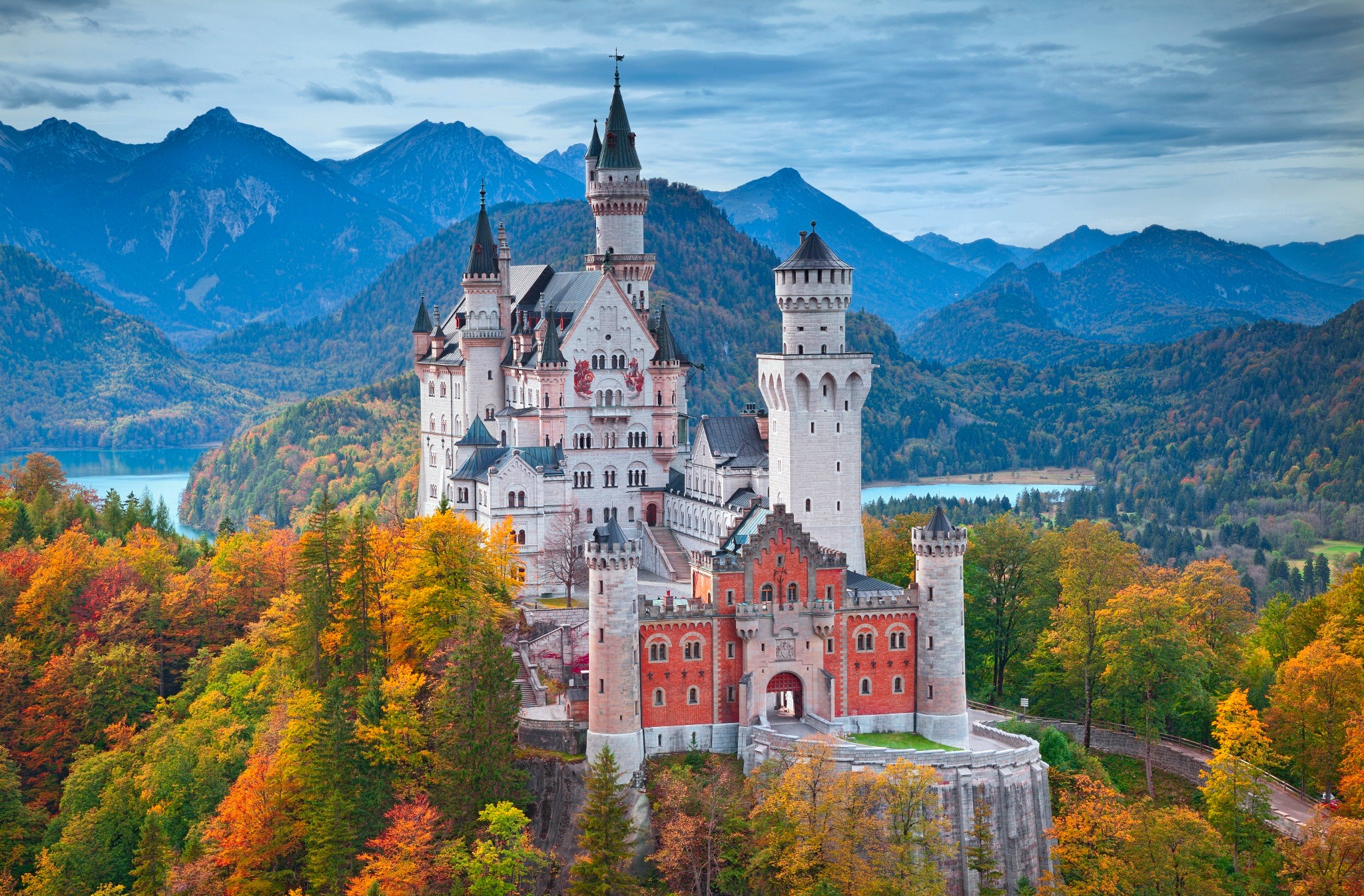 Neuschwastein Castle surrounded with autumn colours Full HD ...