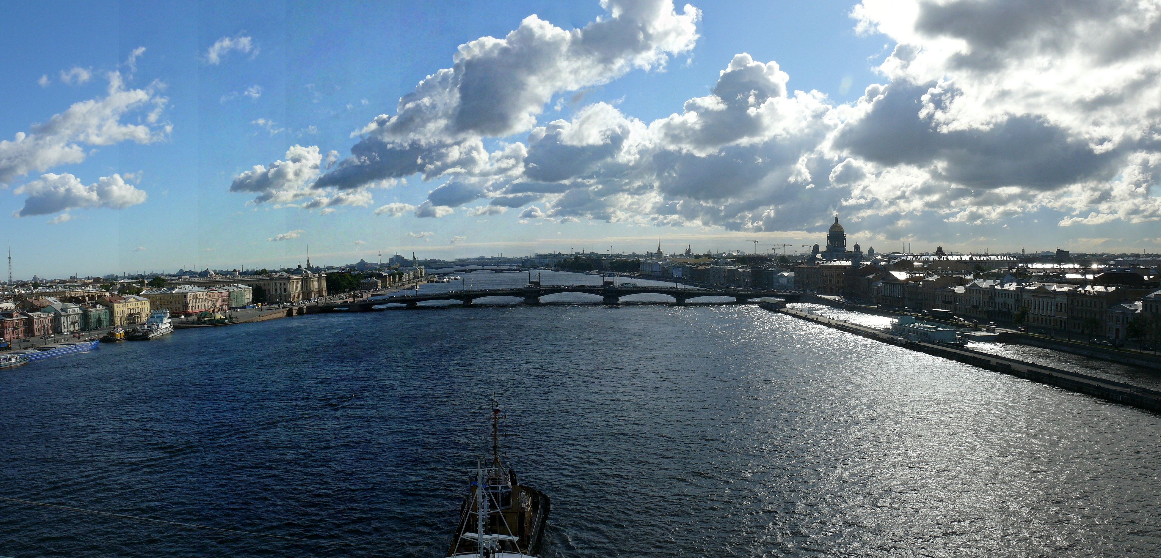 File:San Petersburgo, panorámica del Rio Neva.JPG - Wikimedia Commons