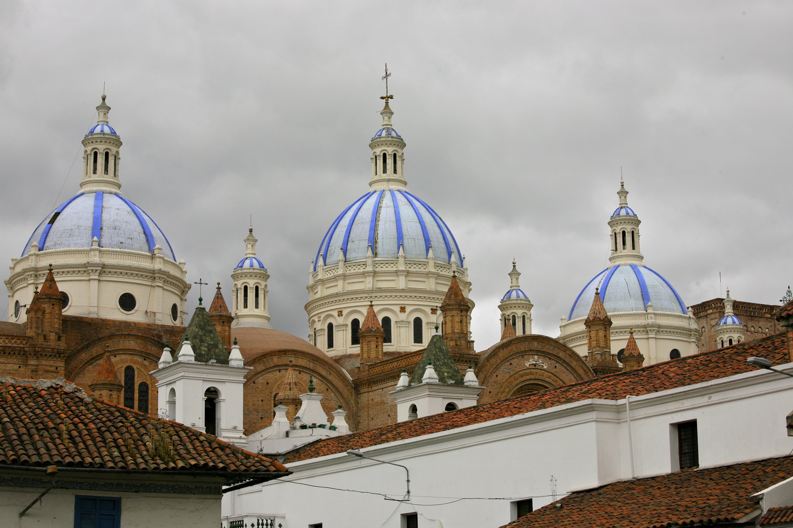 File:Domes of the New Cathedral in Cuenca, Ecuador.jpg - Wikimedia ...