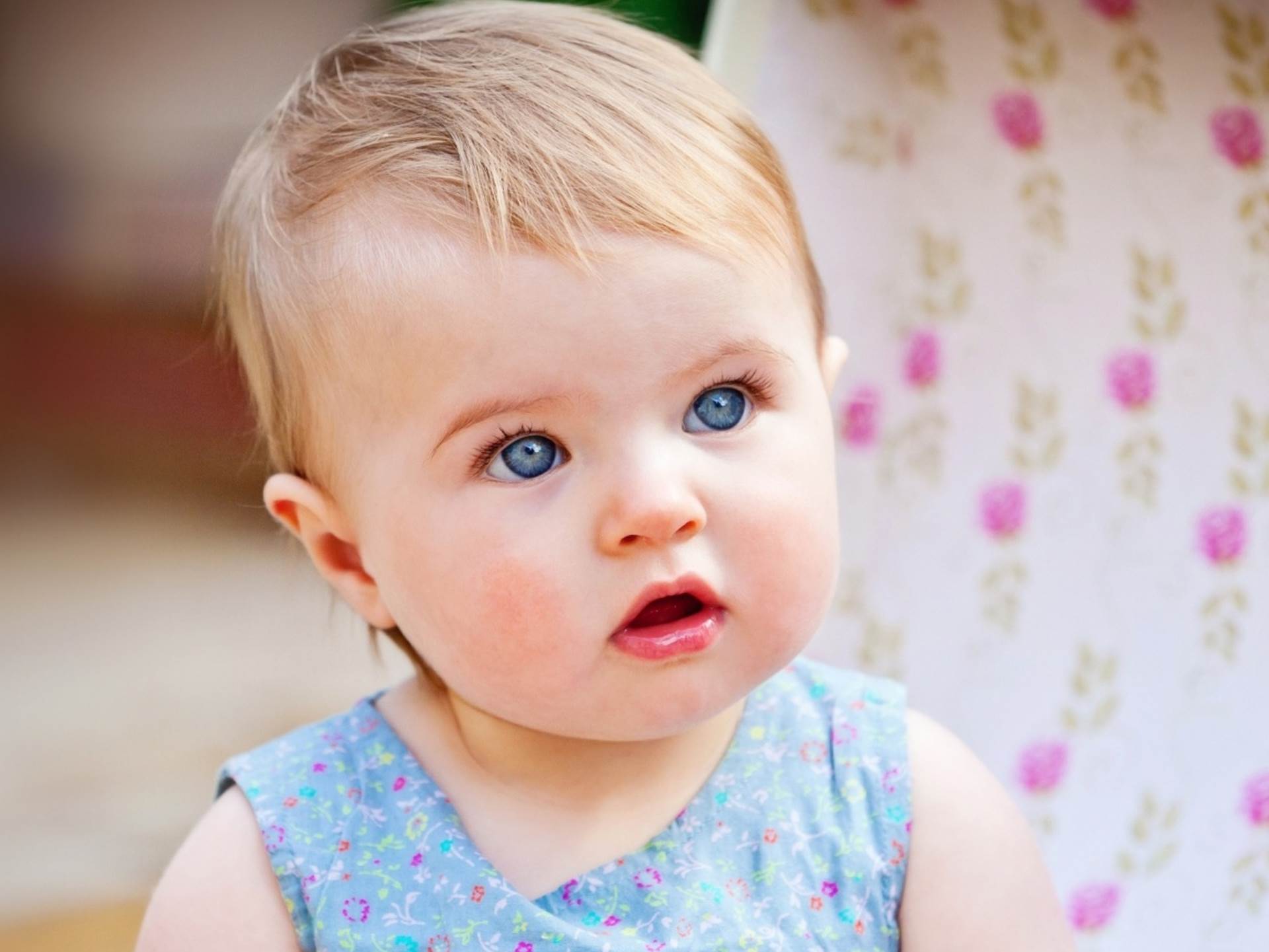 Widescreen Nice Baby Girl Looking At Me Pickcom With Babie Photo Hd ...