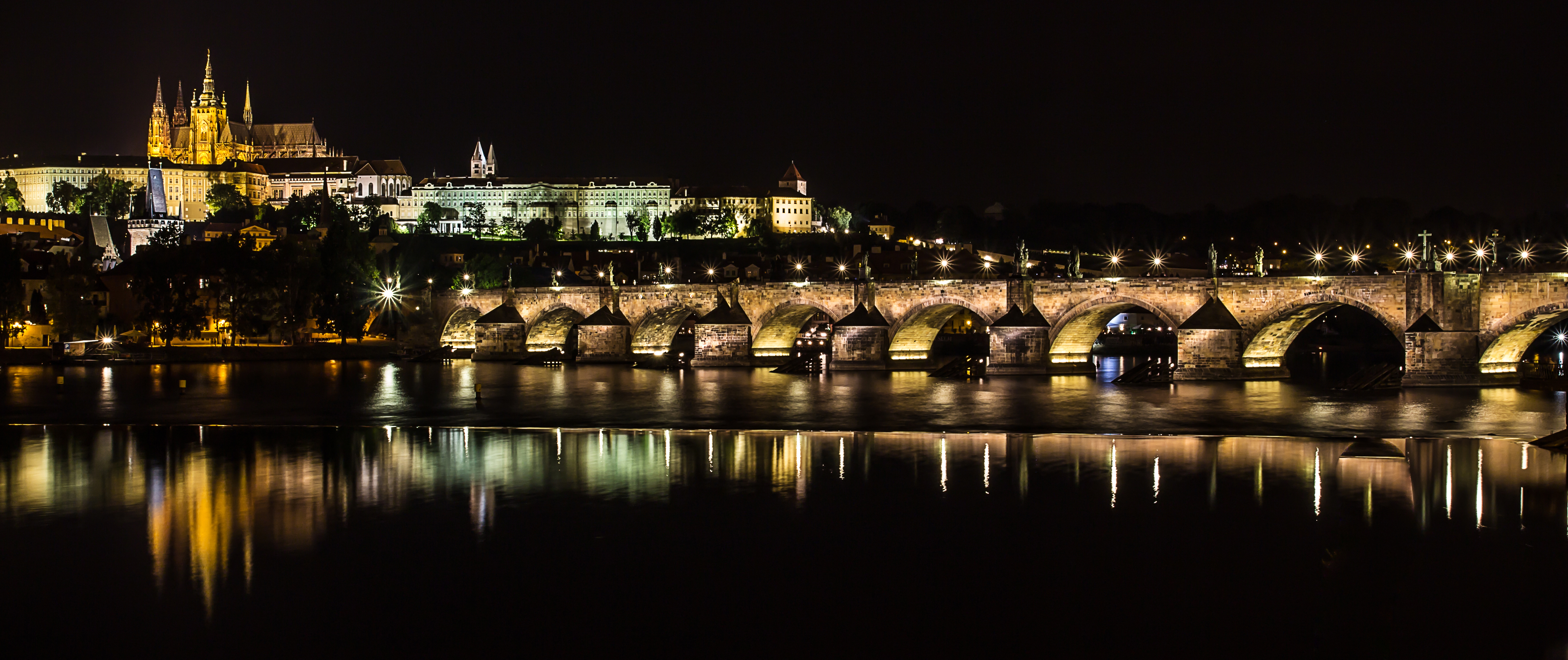 File:Charles Bridge at night - Prague 01.jpg - Wikimedia Commons