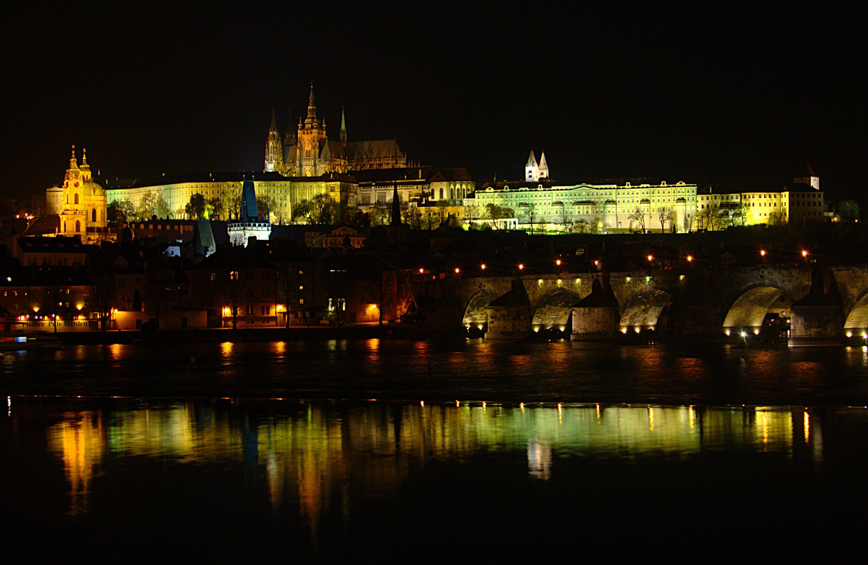 Prague castle at night - YouTube