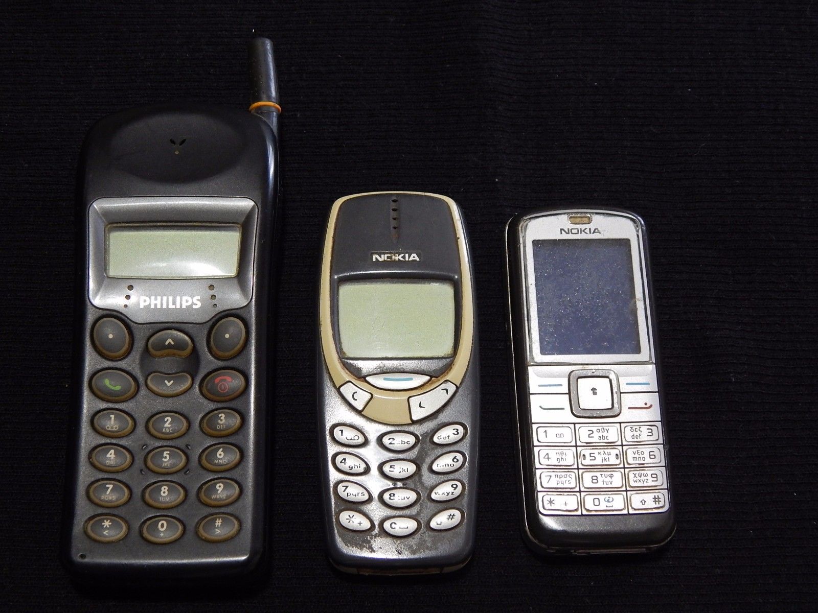 3 MOBILE PHONES LOT - PHILIPS DCS GSM - NOKIA 3310 - NOKIA 6070 ...