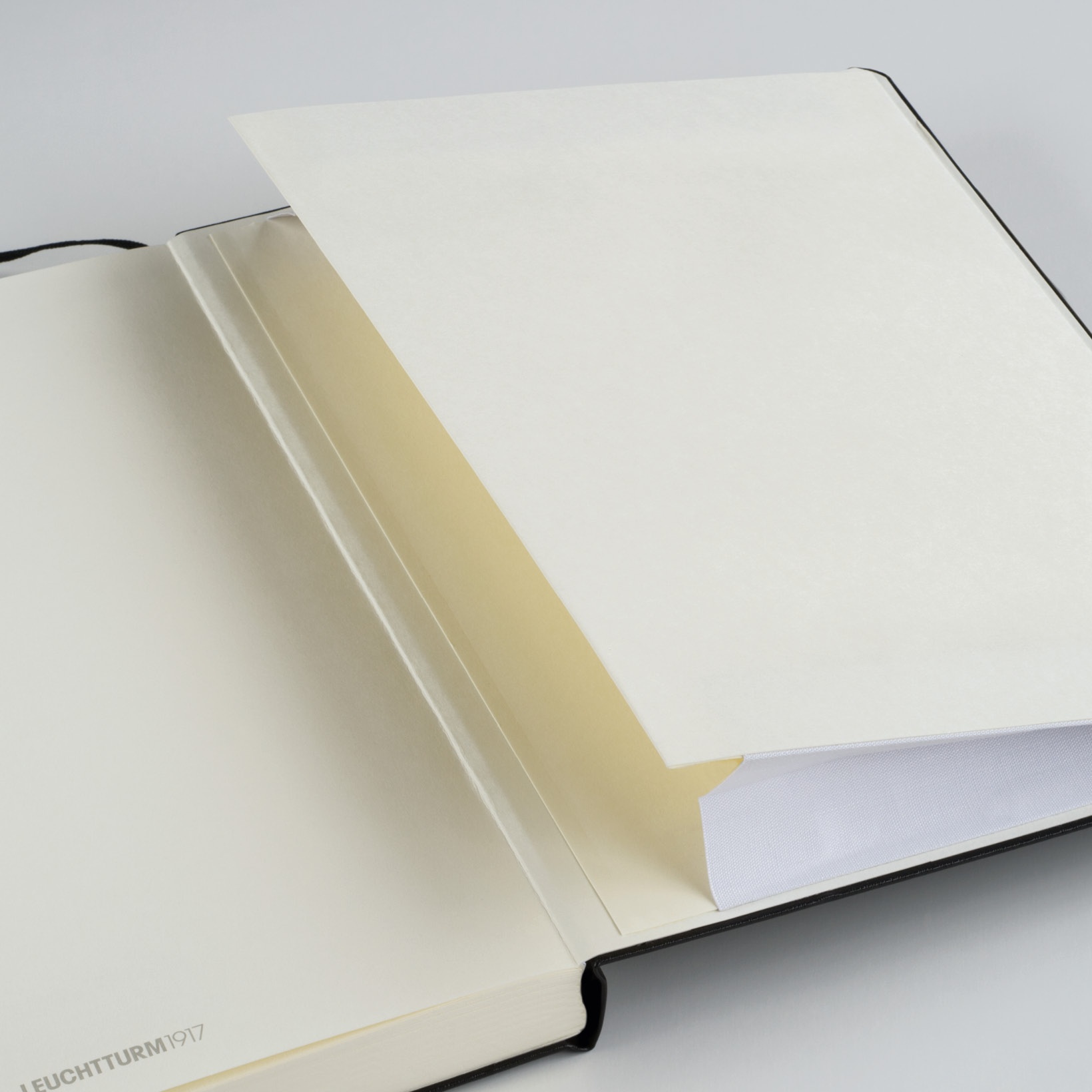 Notebook Medium (A5), Hardcover, 249 numbered pages – LEUCHTTURM1917