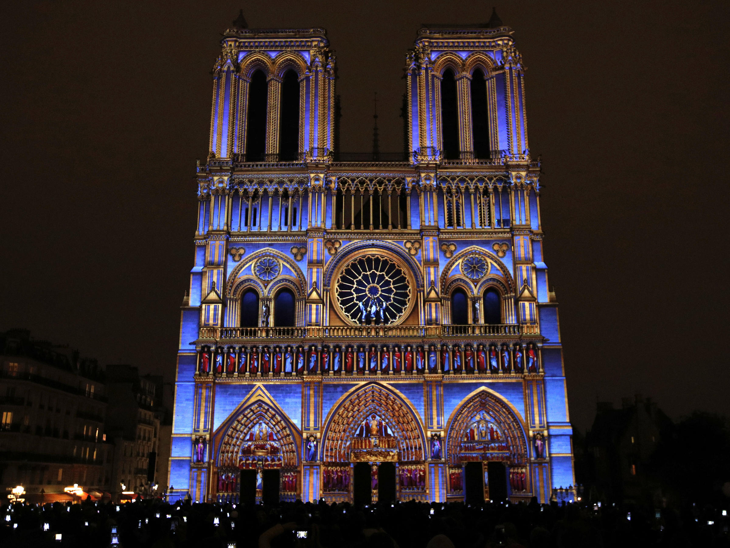 Spectacular Light Show At Notre Dame Cathedral Commemorates World ...