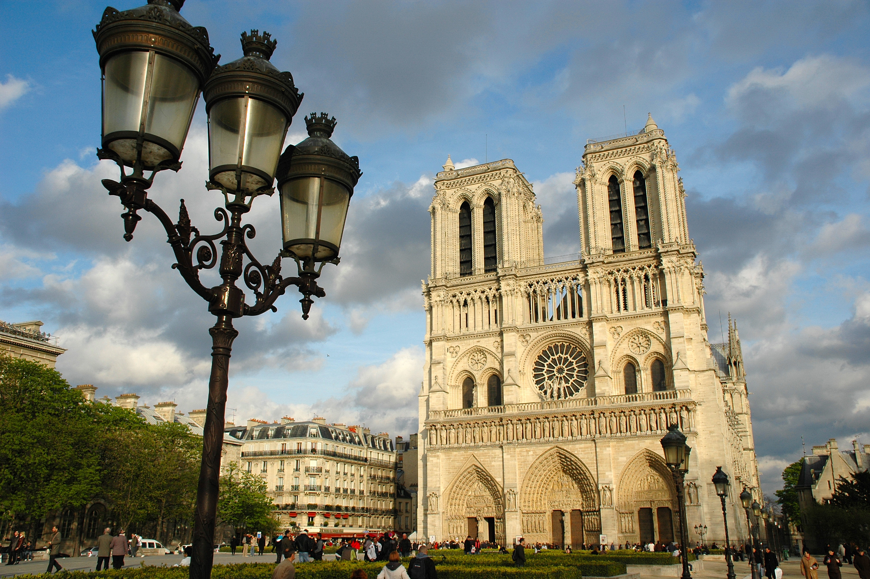 Notre Dame photos, places and hotels — GoTravelaz