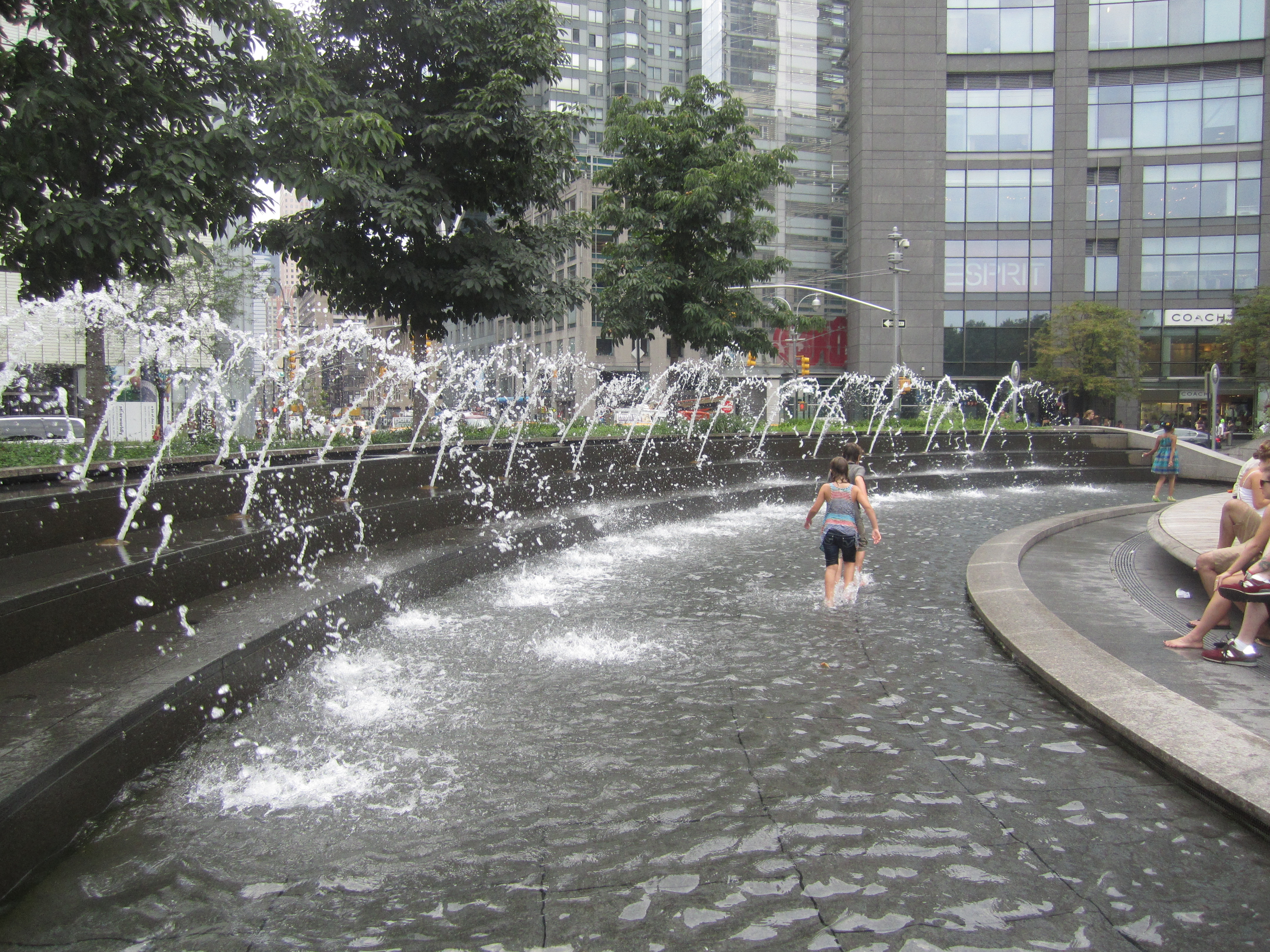 File:Fountain near Columbus Circle, NYC IMG 3961.JPG - Wikimedia Commons