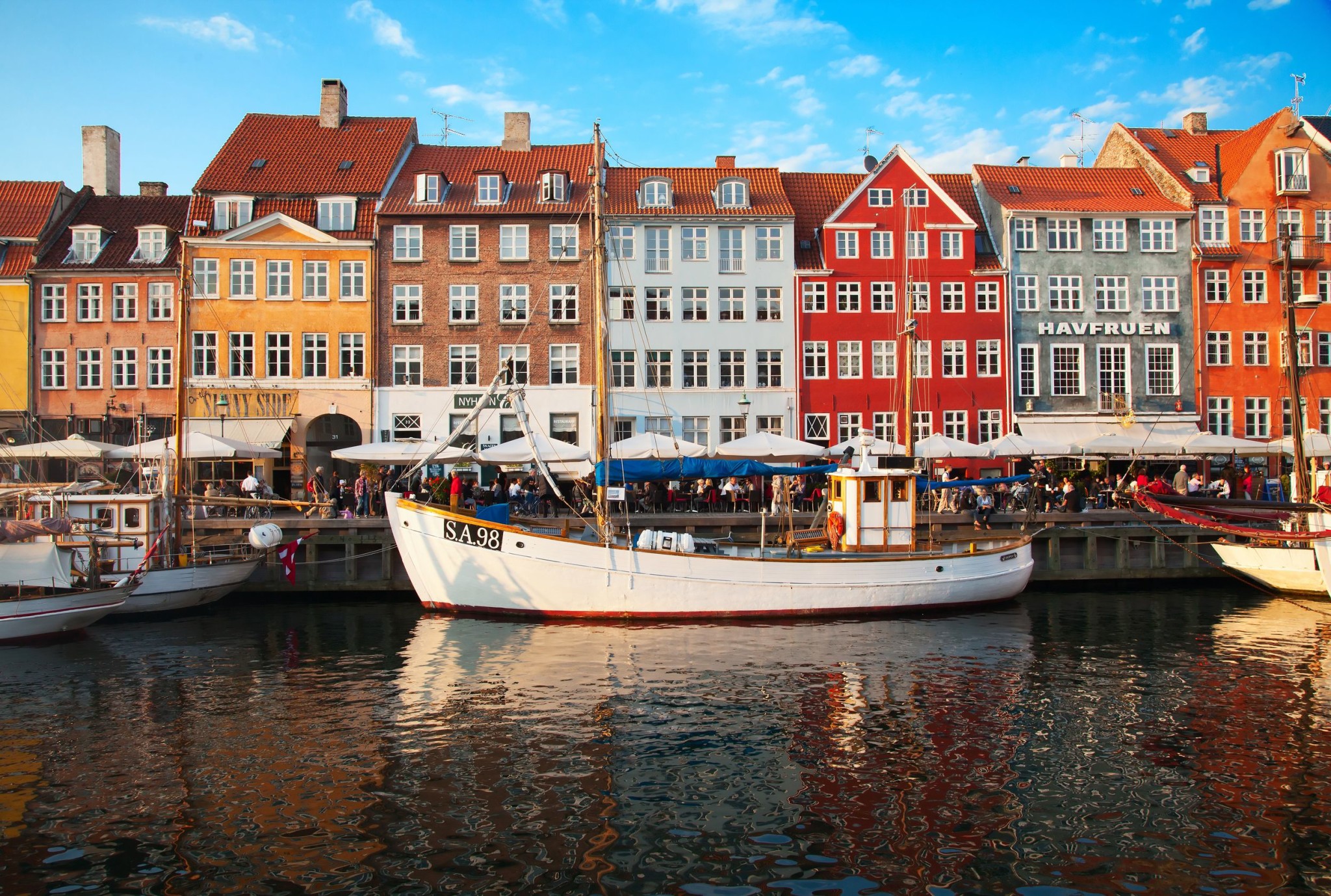 Nyhavn promenade in Copenhagen, Denmark : Layover Guide