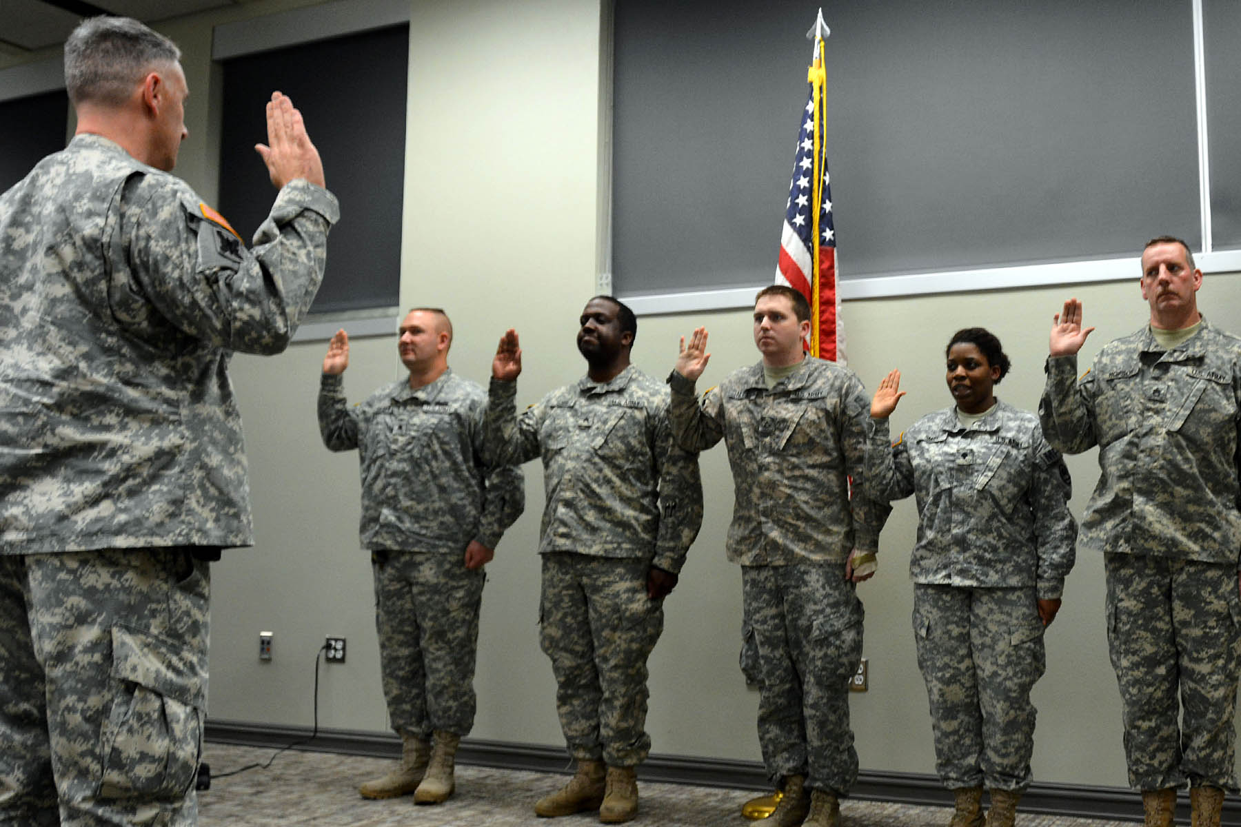 La. Guardsmen reenlist during senior leader visits – Louisiana ...