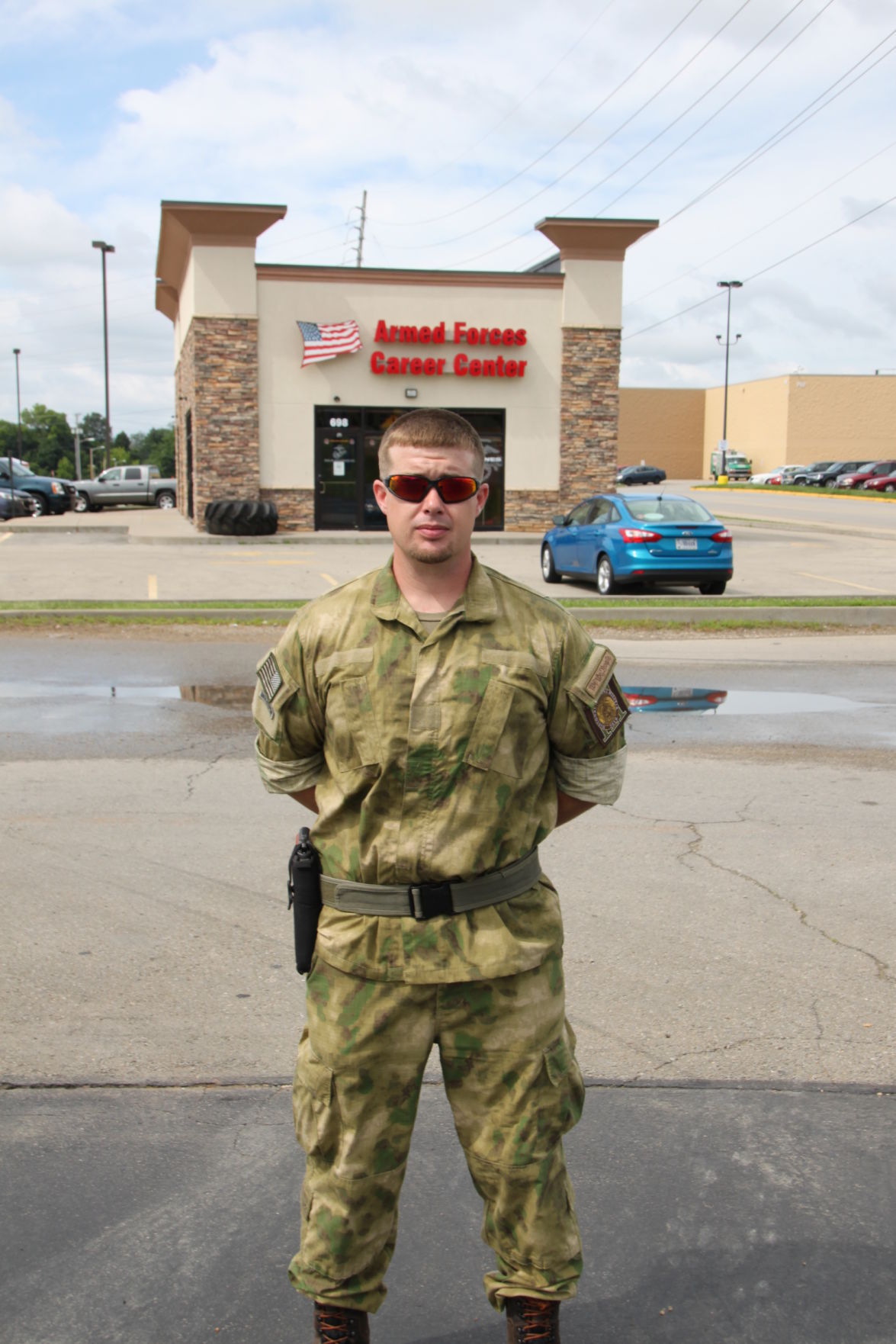 UPDATED: Oath Keepers and militia 'guarding' local Armed Forces ...