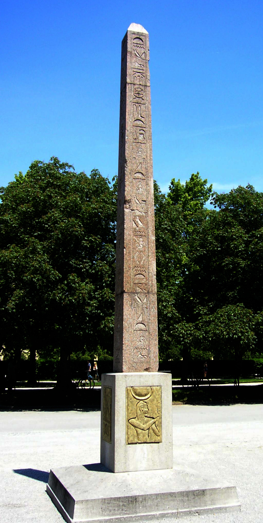 Obelisk 4 photo