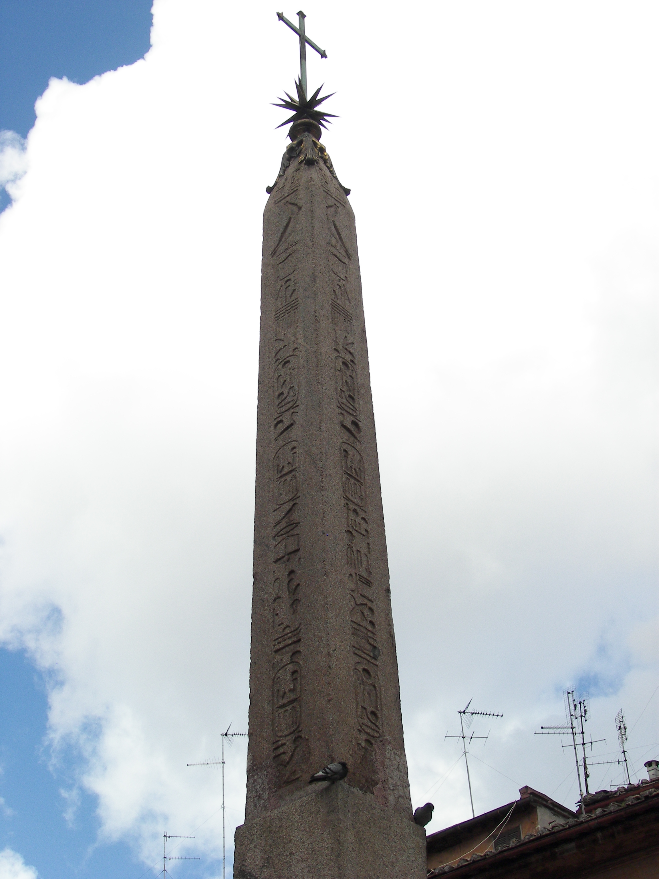 File:Macuteo obelisk 3.jpg - Wikimedia Commons