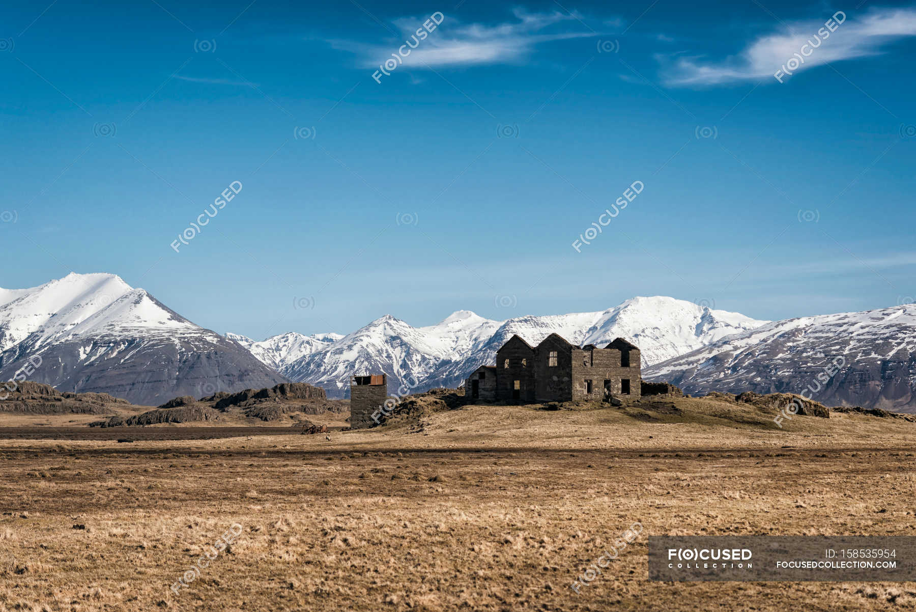 Observing view of mountain range landscape — Stock Photo | #158535954