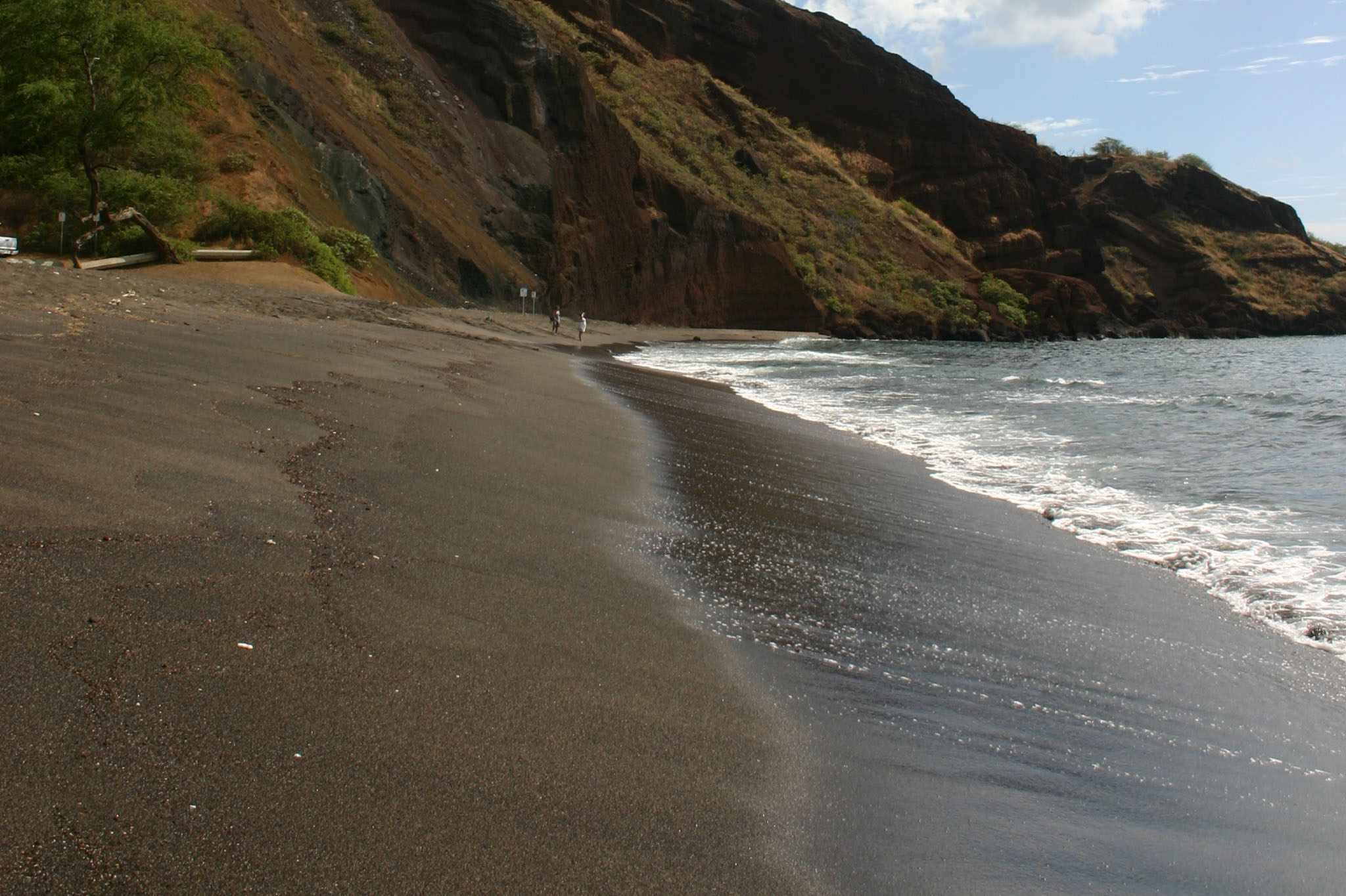 One'uli Black Sand Beach | Maui Guidebook