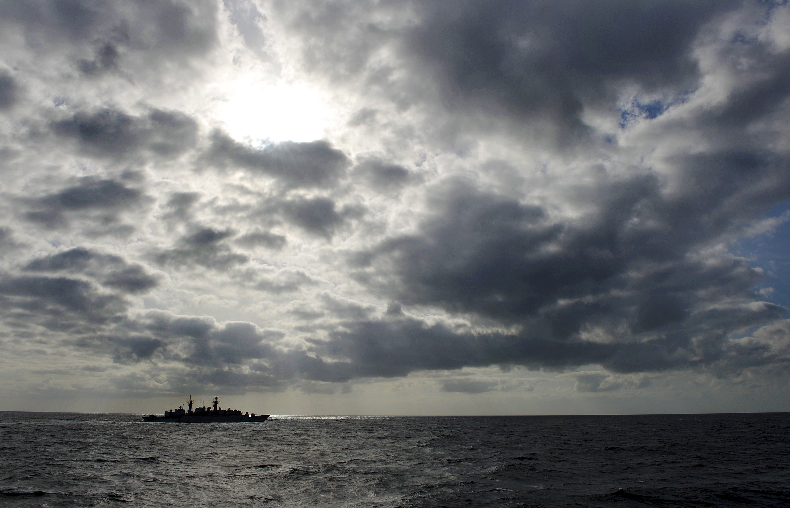 File:HMS Cumberlandon the Indian Ocean Horizon MOD 45152341.jpg ...