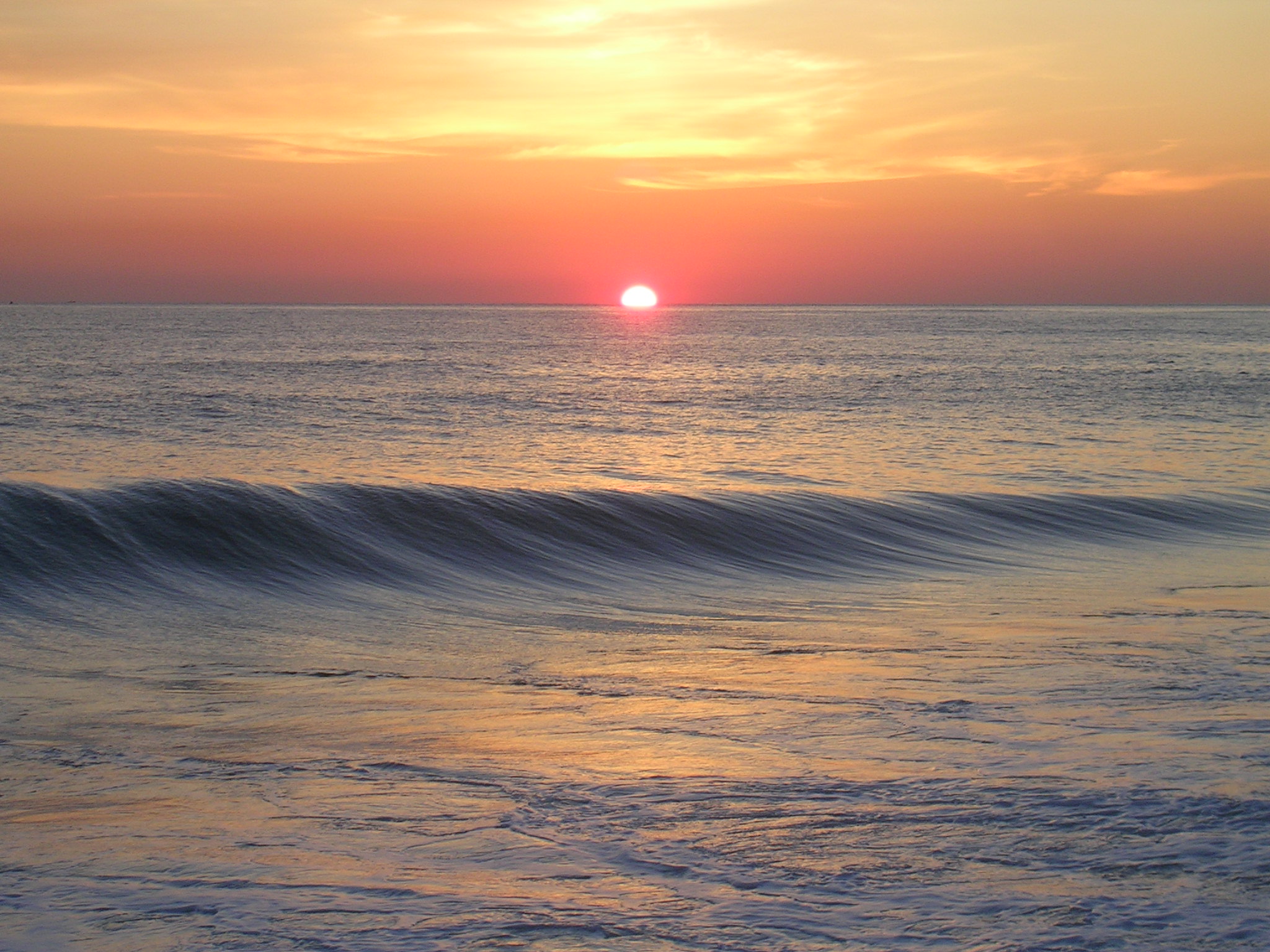 File:Sunrise at ocean.JPG - Wikimedia Commons