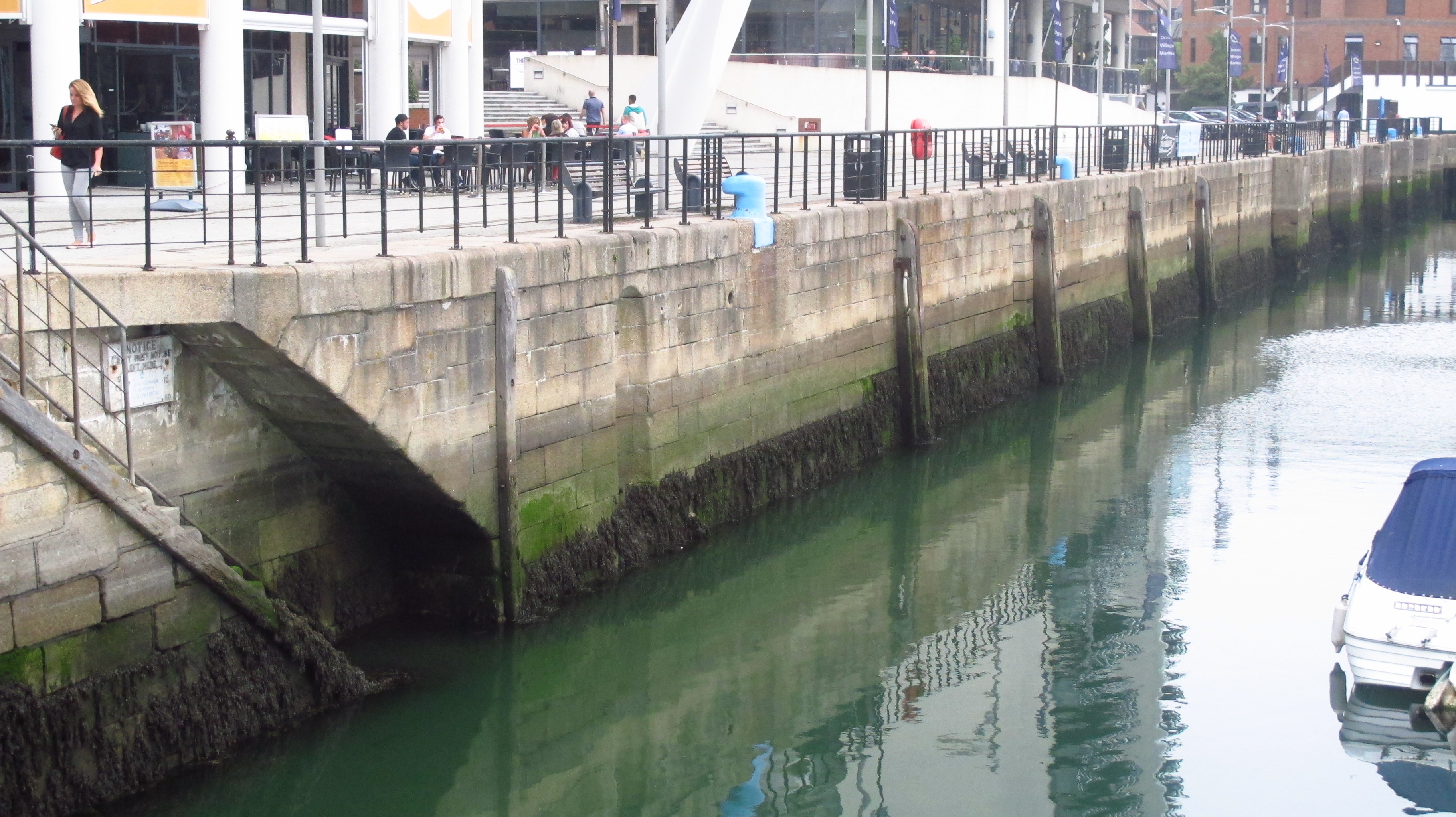 File:Dock Basin Wall Ocean Village Southampton.JPG - Wikimedia Commons