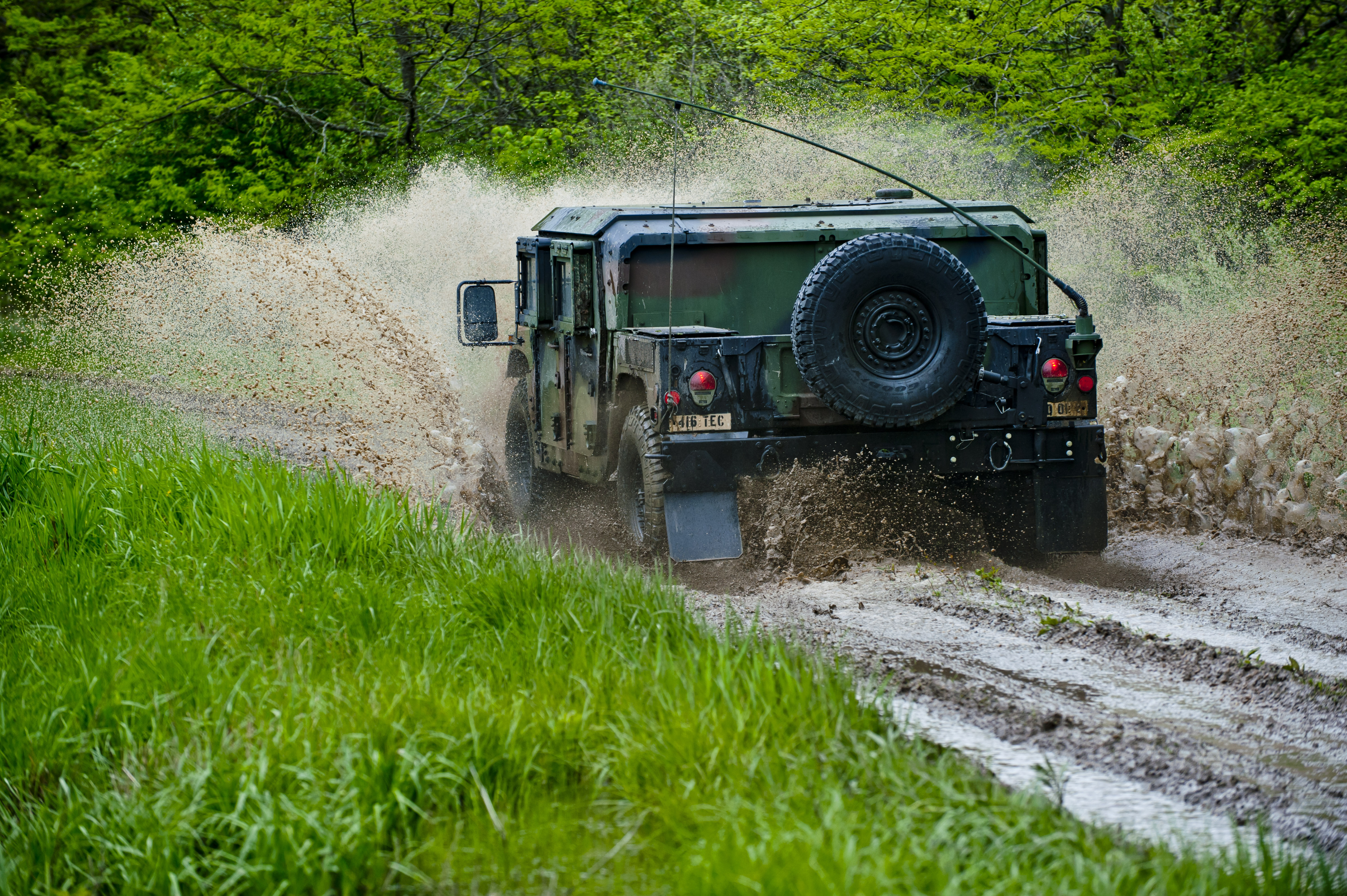 File:Off-road driving (14213102853).jpg - Wikimedia Commons
