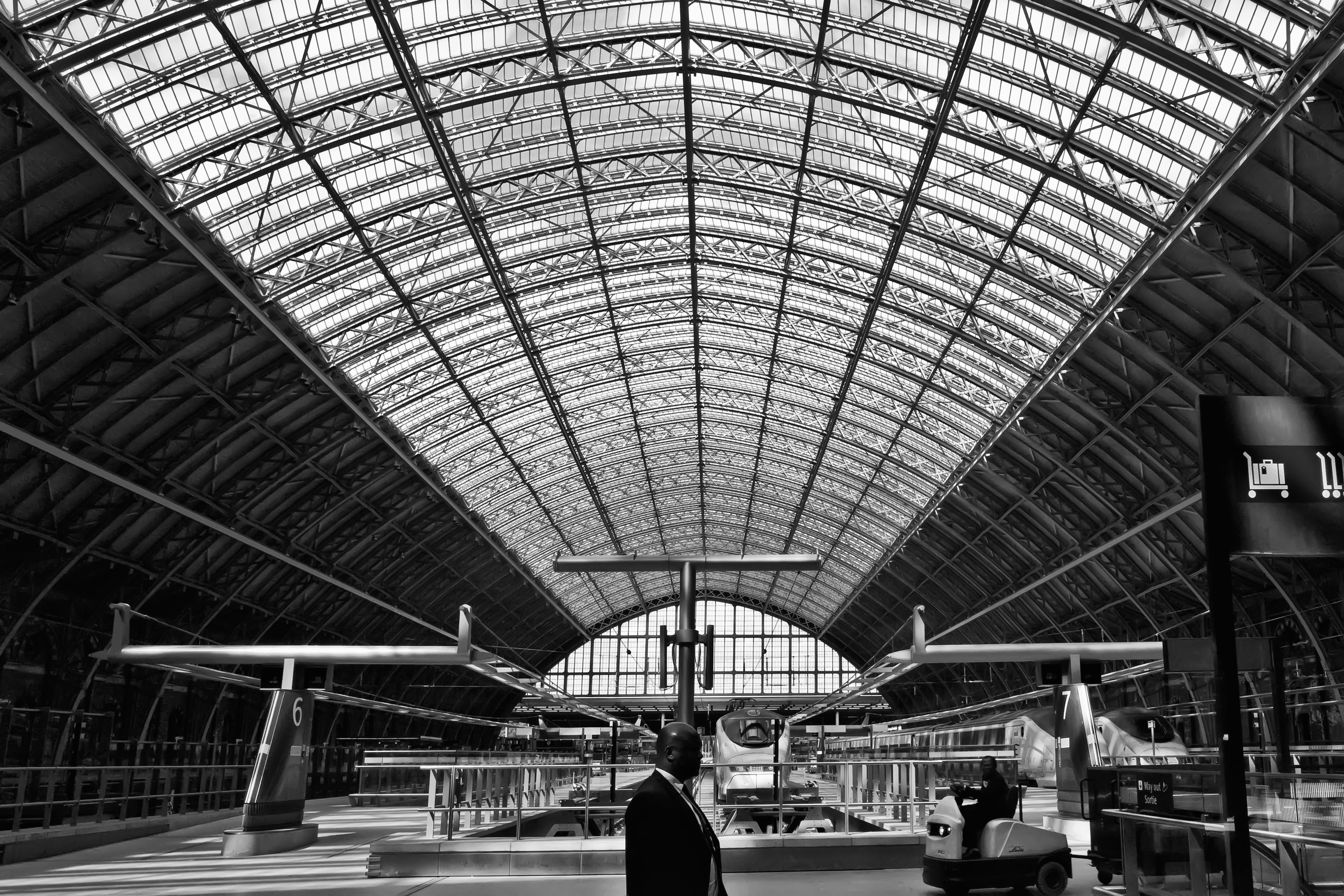 Off the Train, Architecture, Black, Bogaert, London, HQ Photo