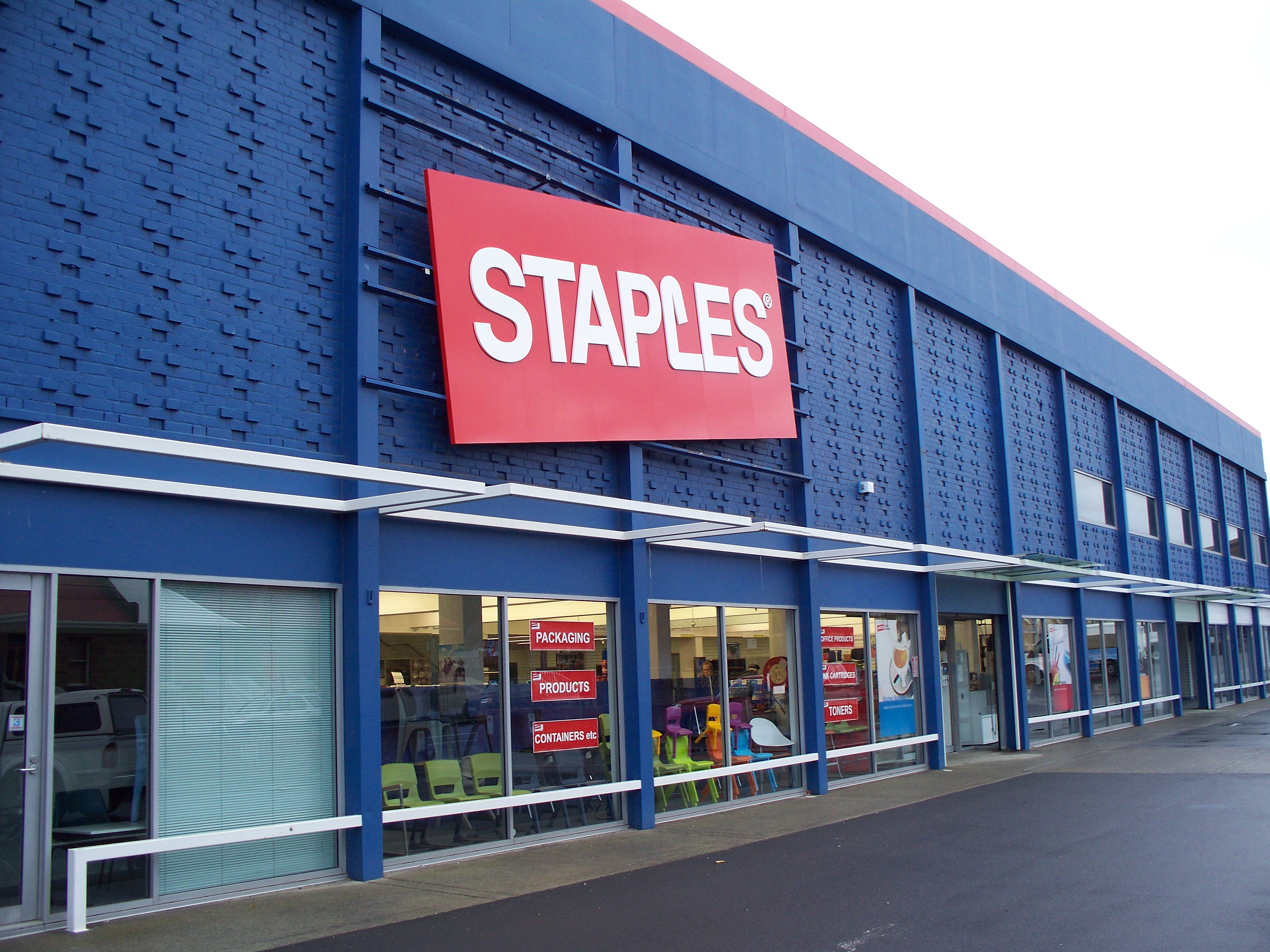 Staples in Talks to Sell its Stores to Office Depot