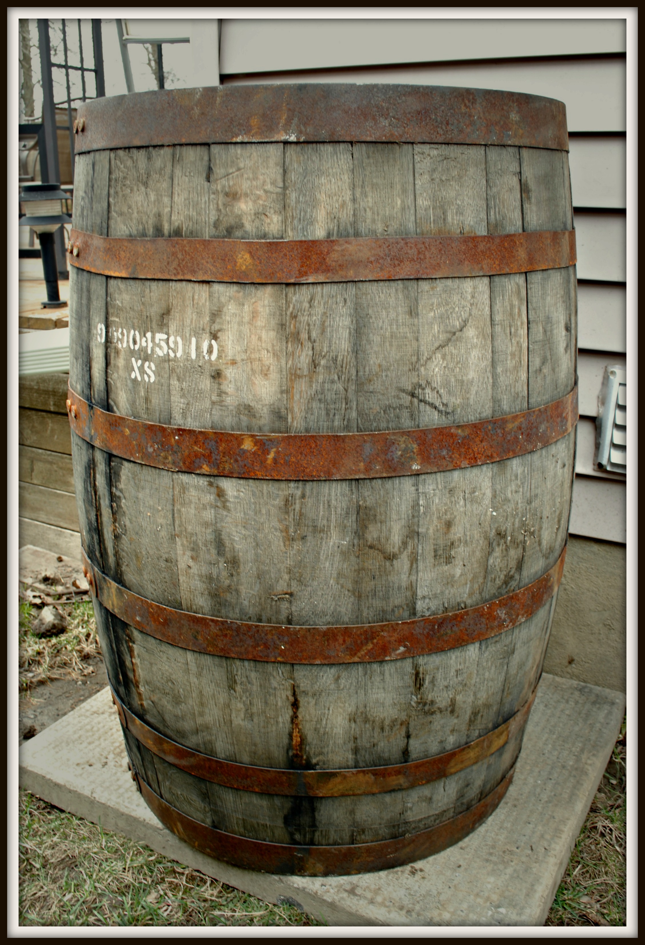 Whiskey into Water {Rain Barrel DIY} | tixeretne