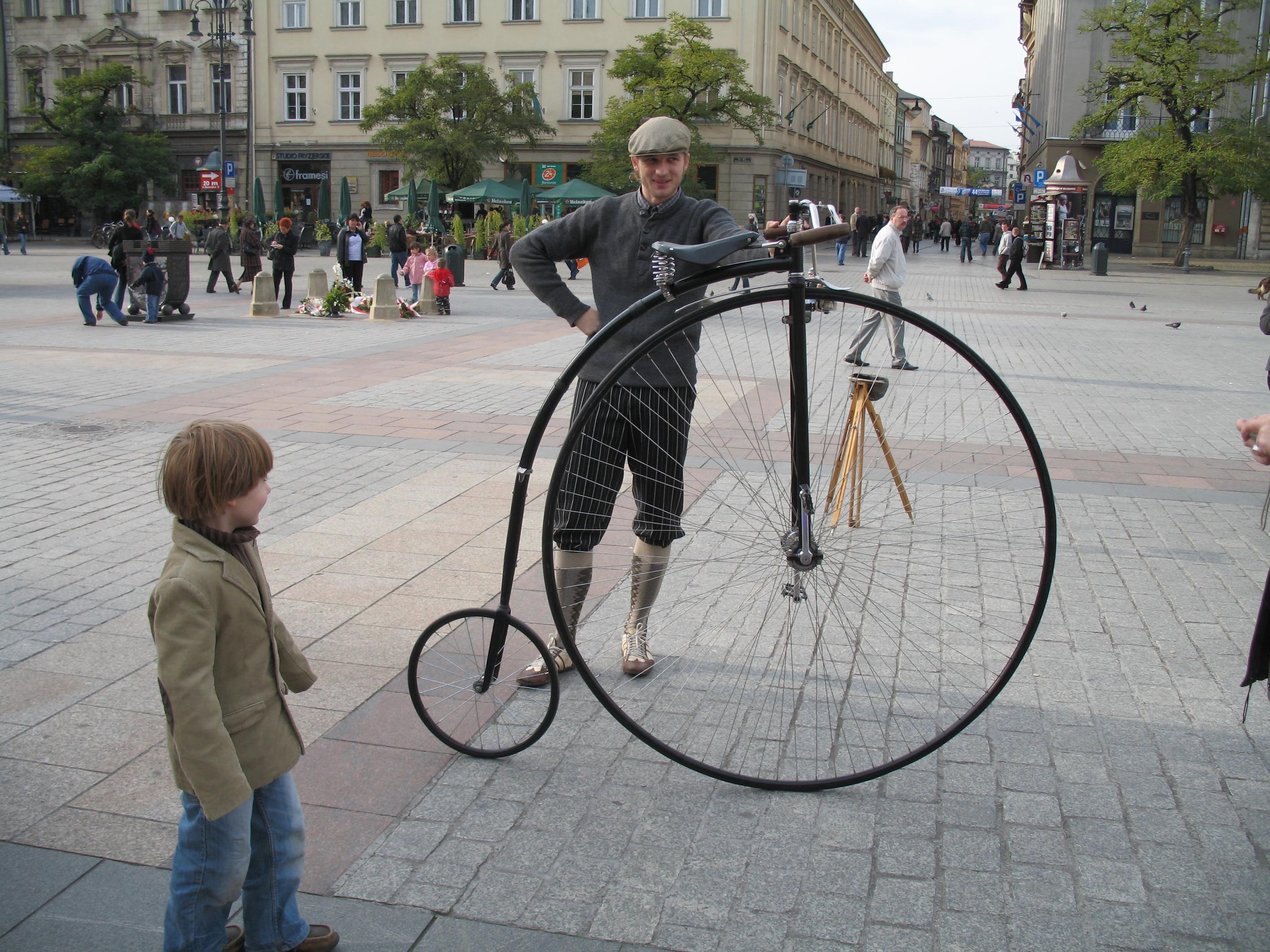 File:Old bicycle in Kraków.jpg - Wikimedia Commons