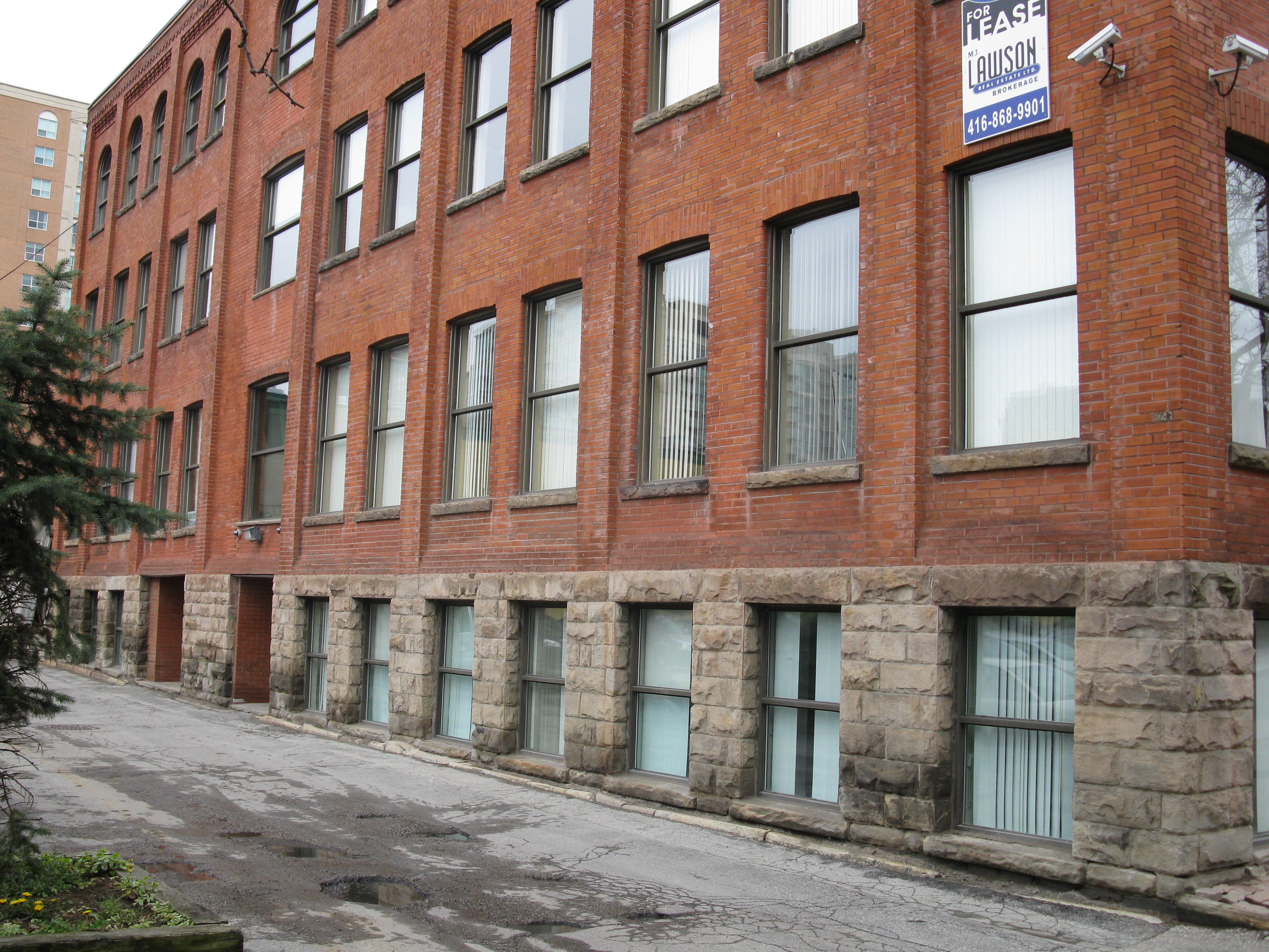 File:A big old brick building on the east side of Ontario Street -j ...