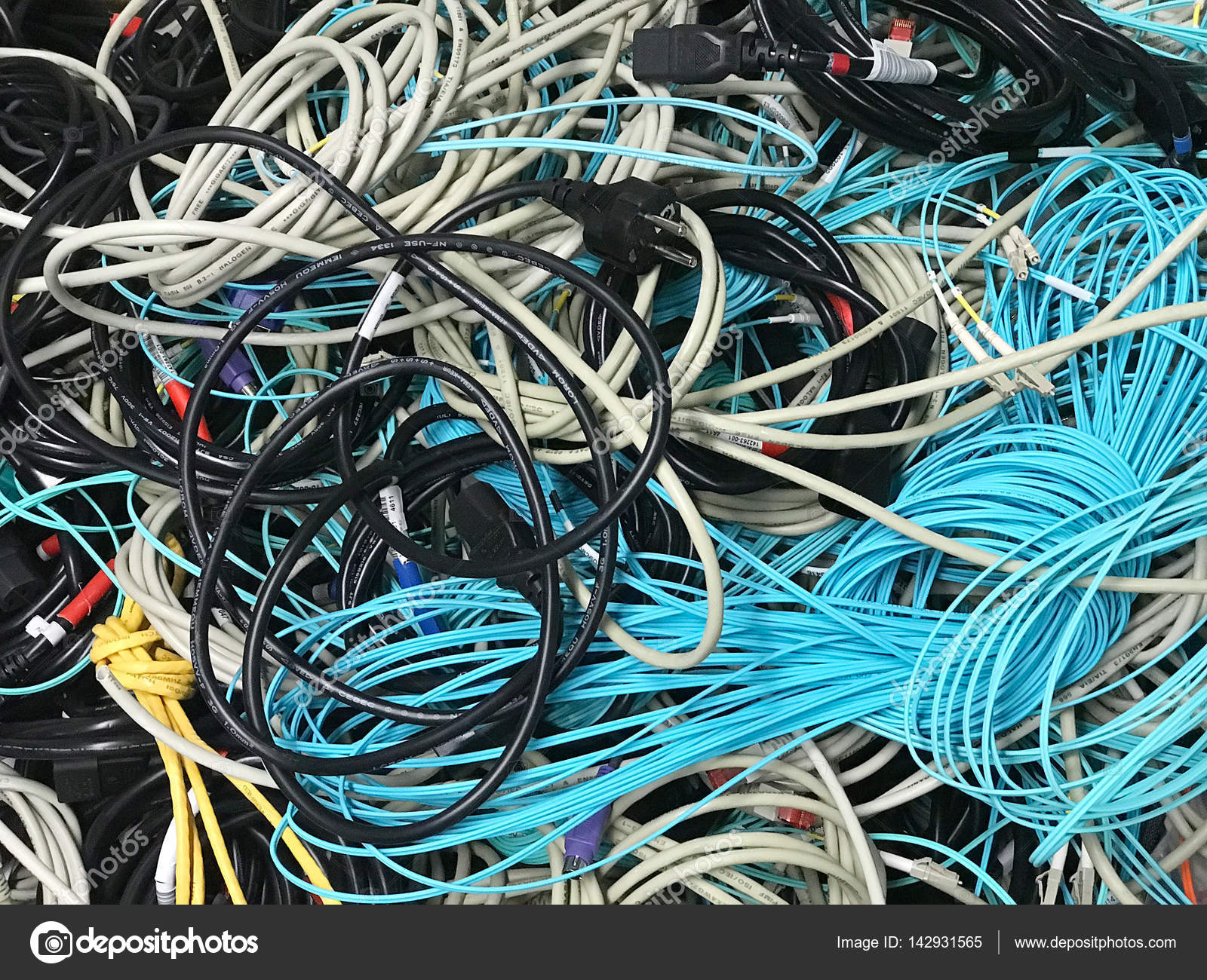 Old network cables and power cables in a pile for disposal — Stock ...