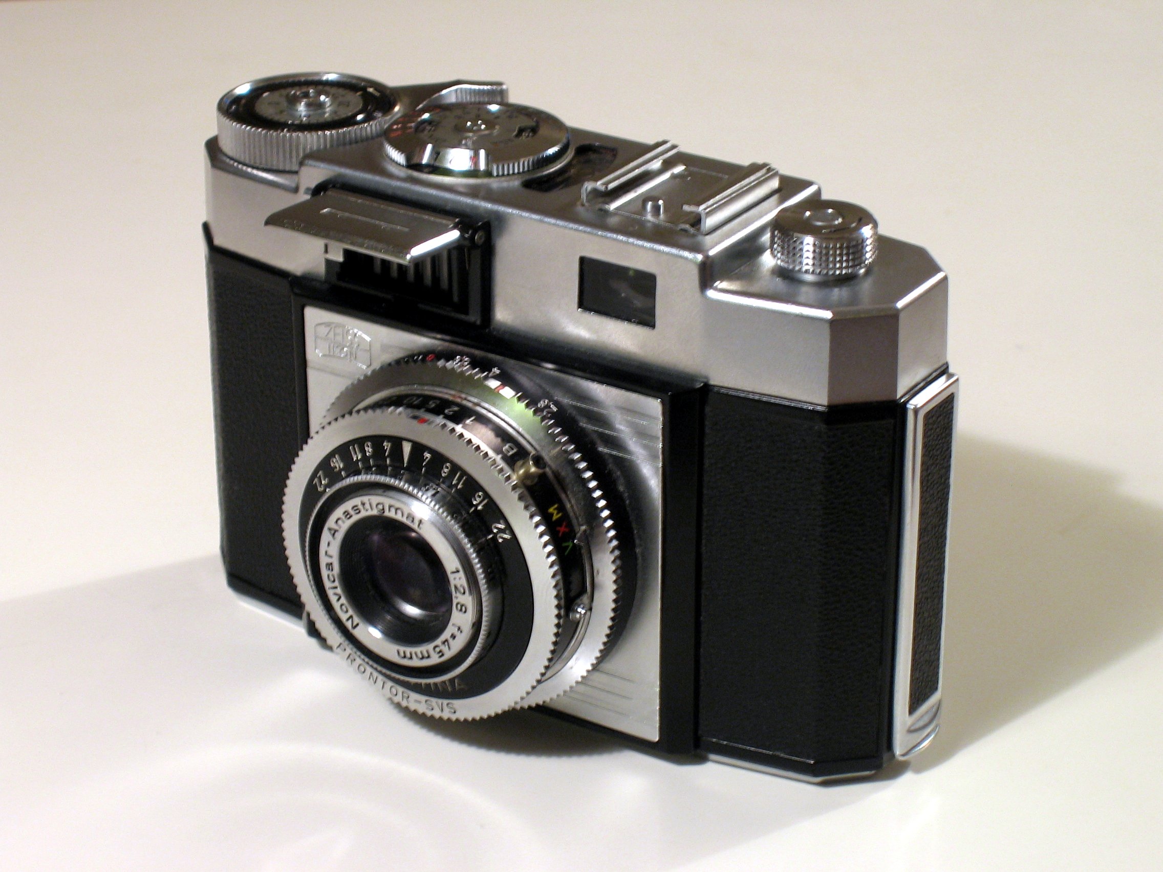 File:Old camera-whole.jpg - Wikipedia