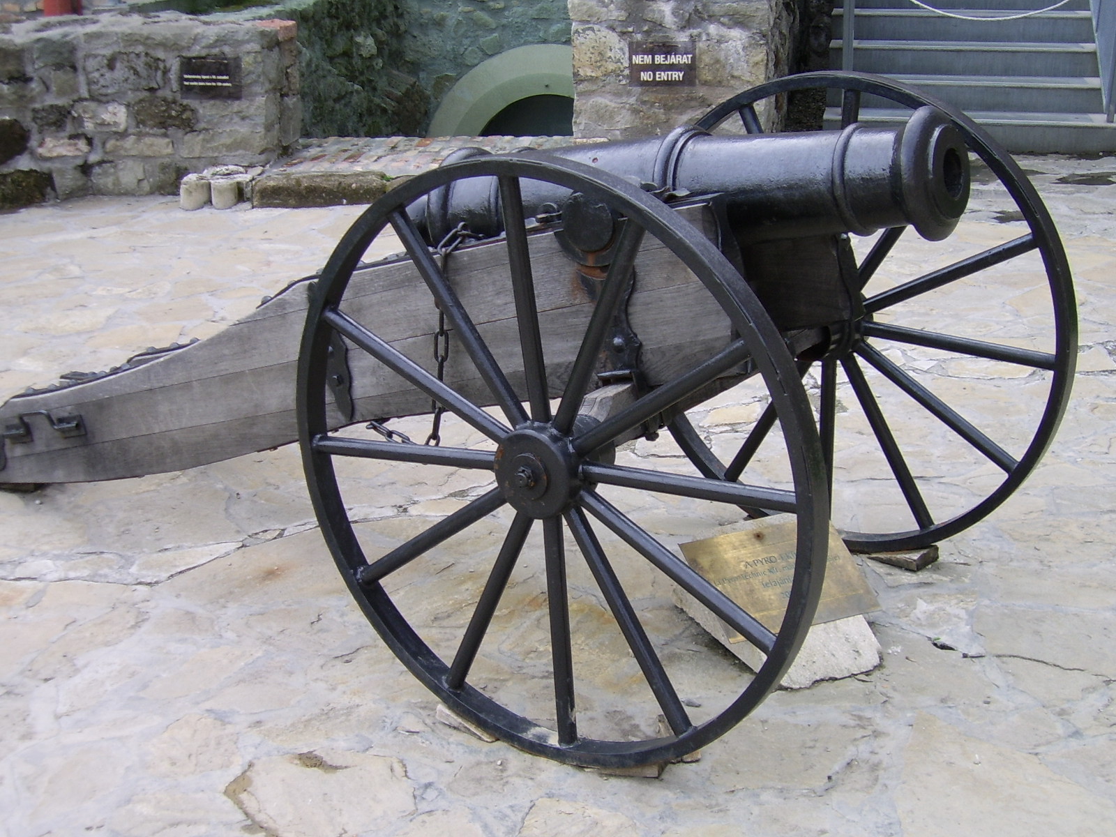 File:Old cannon - panoramio.jpg - Wikimedia Commons