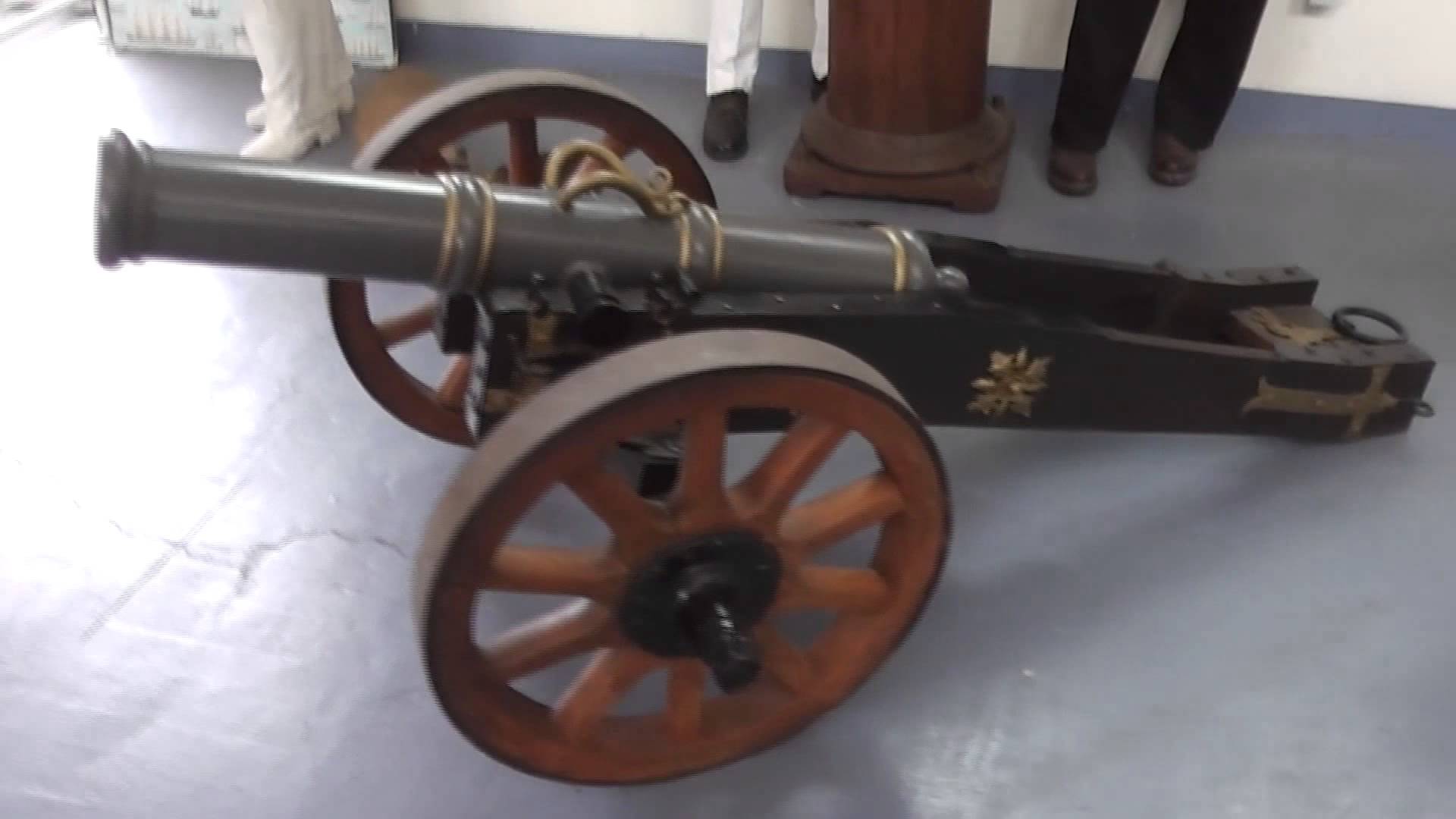 An old cannon - Eine alte Kanone - YouTube