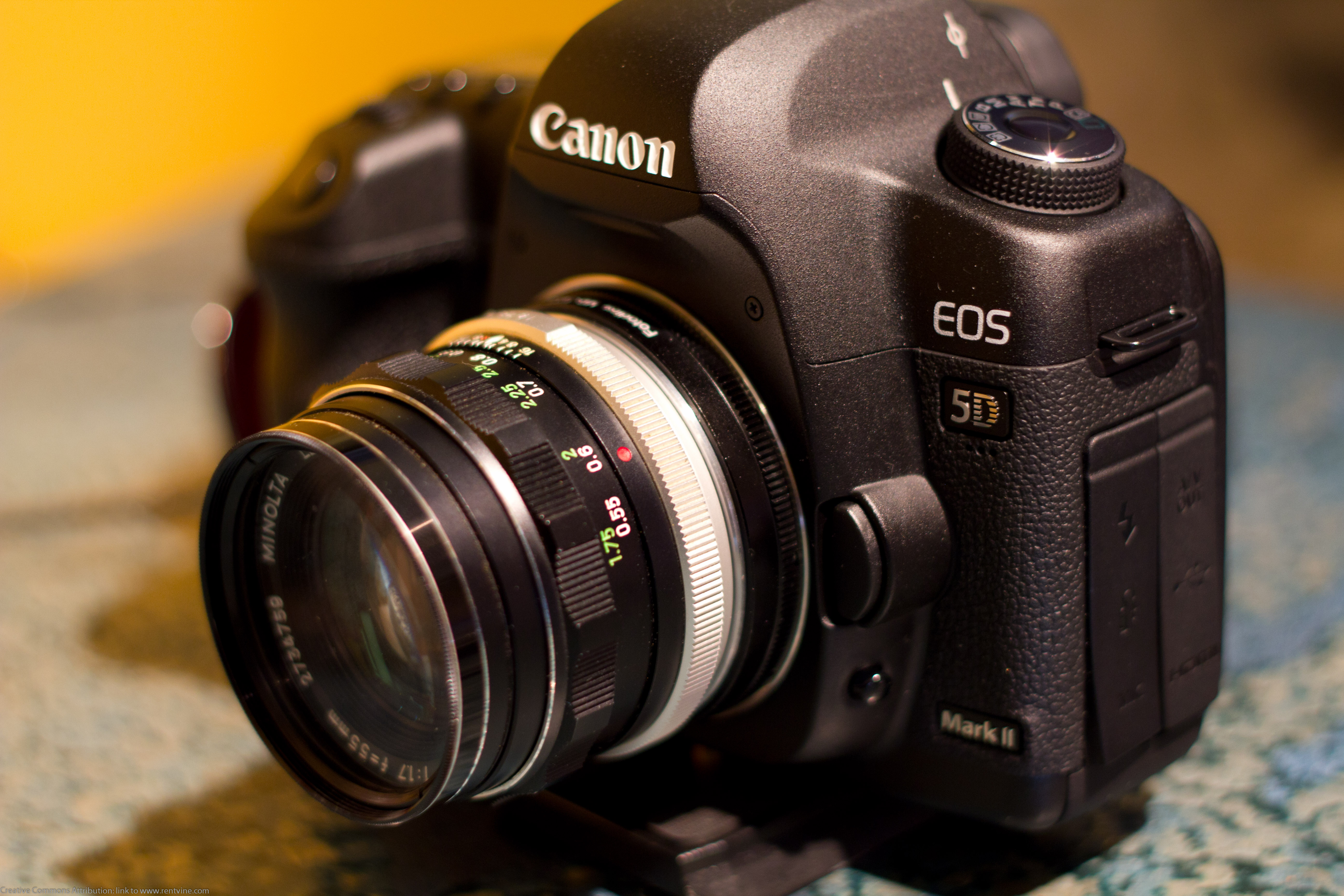 File:Canon EOS 5D Mark II with Old Lens.jpg - Wikimedia Commons