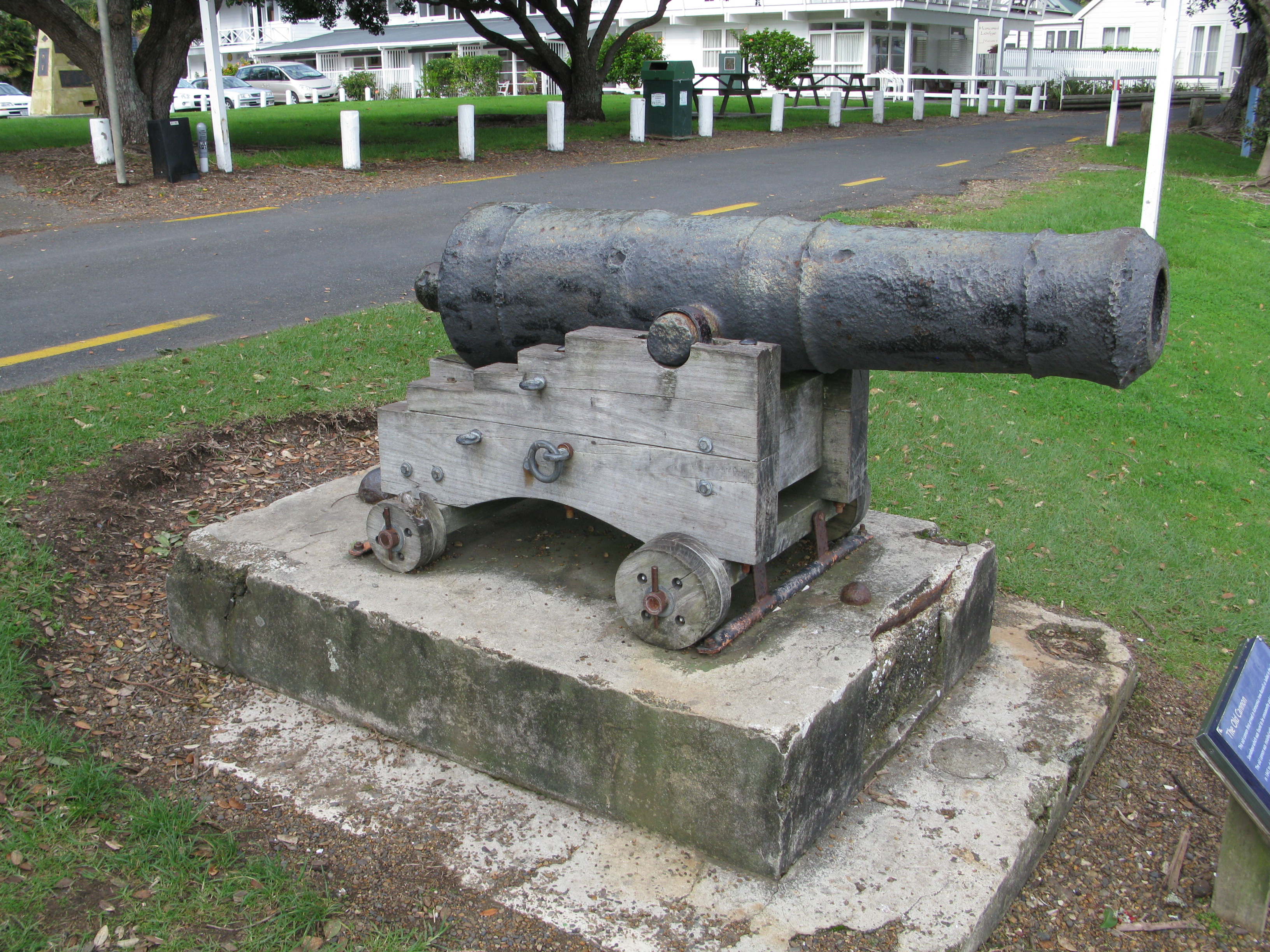 File:Old Canon in Russell.jpg - Wikimedia Commons