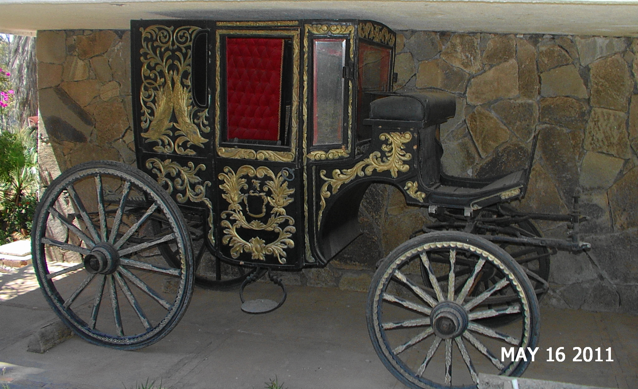 VERY OLD CARRIAGE - Pentax User Photo Gallery