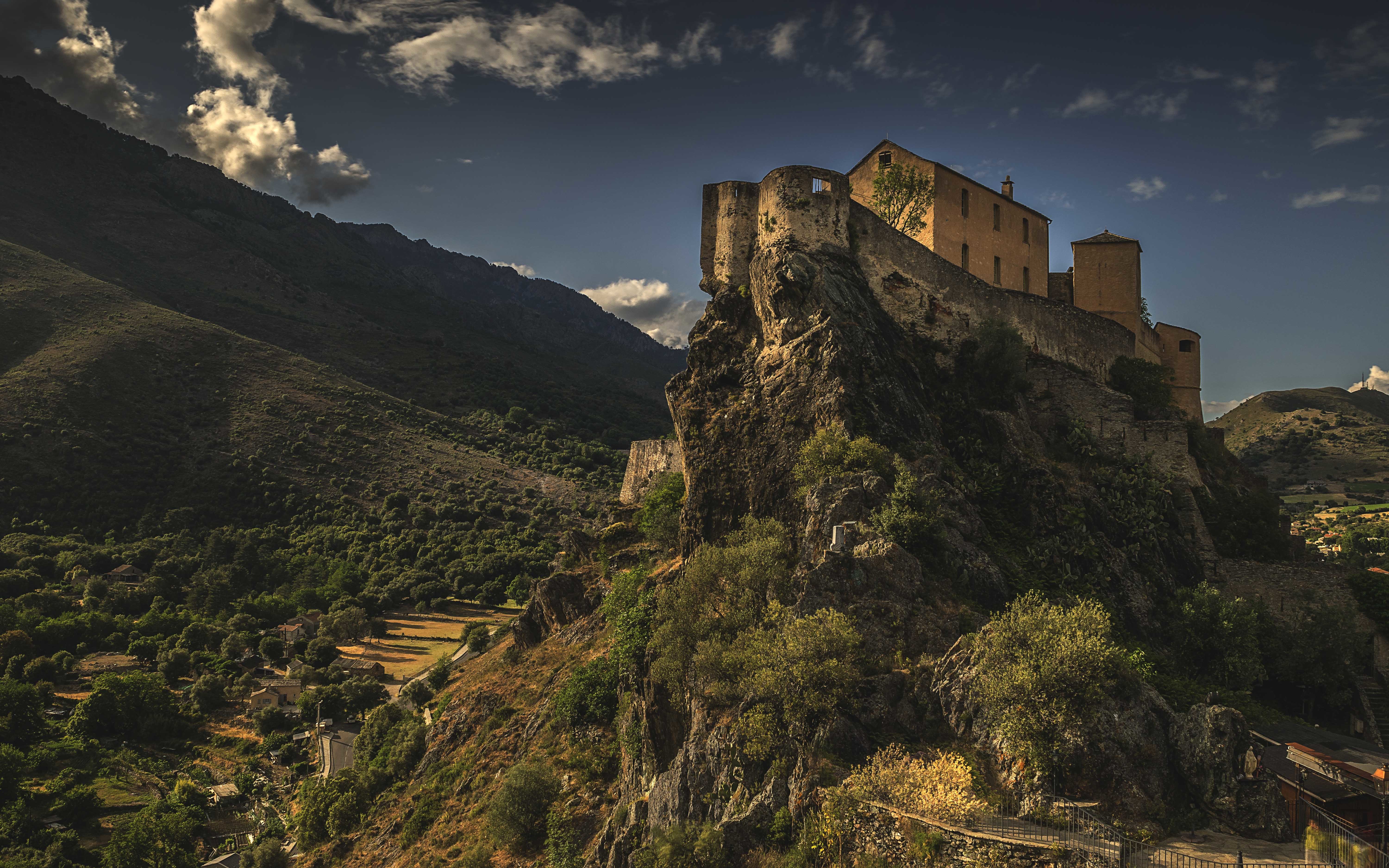 Old castle on the cliff / 6000 x 3751 / Locality / Photography ...