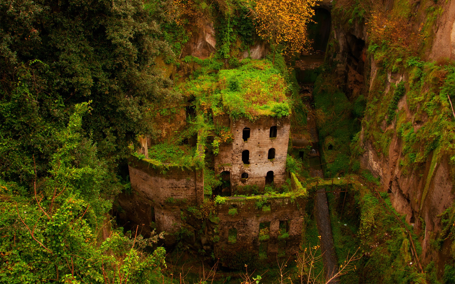 The old castle in gorge / 1920 x 1200 / Other / Photography ...