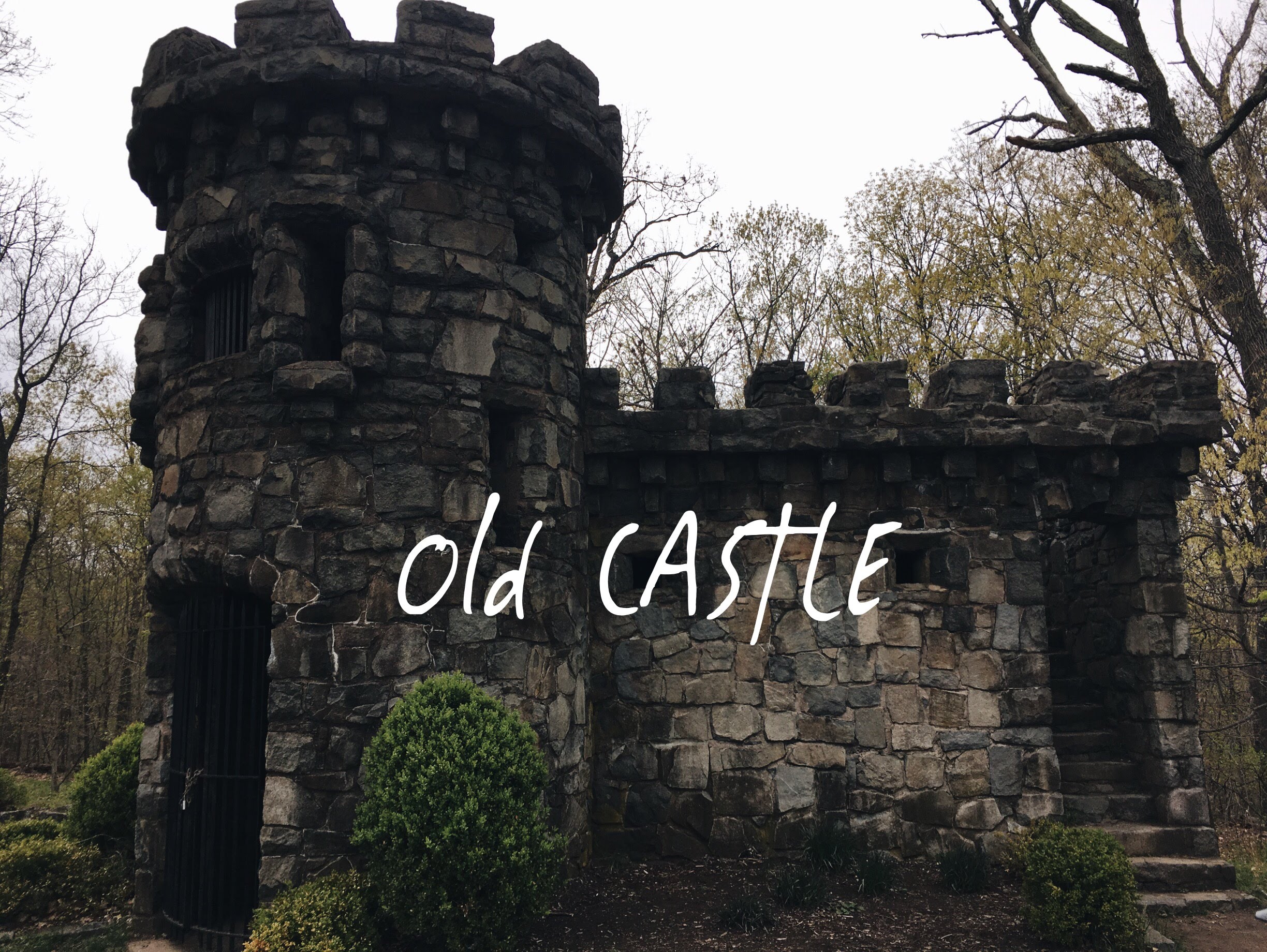 Exploring an Old Castle! - YouTube