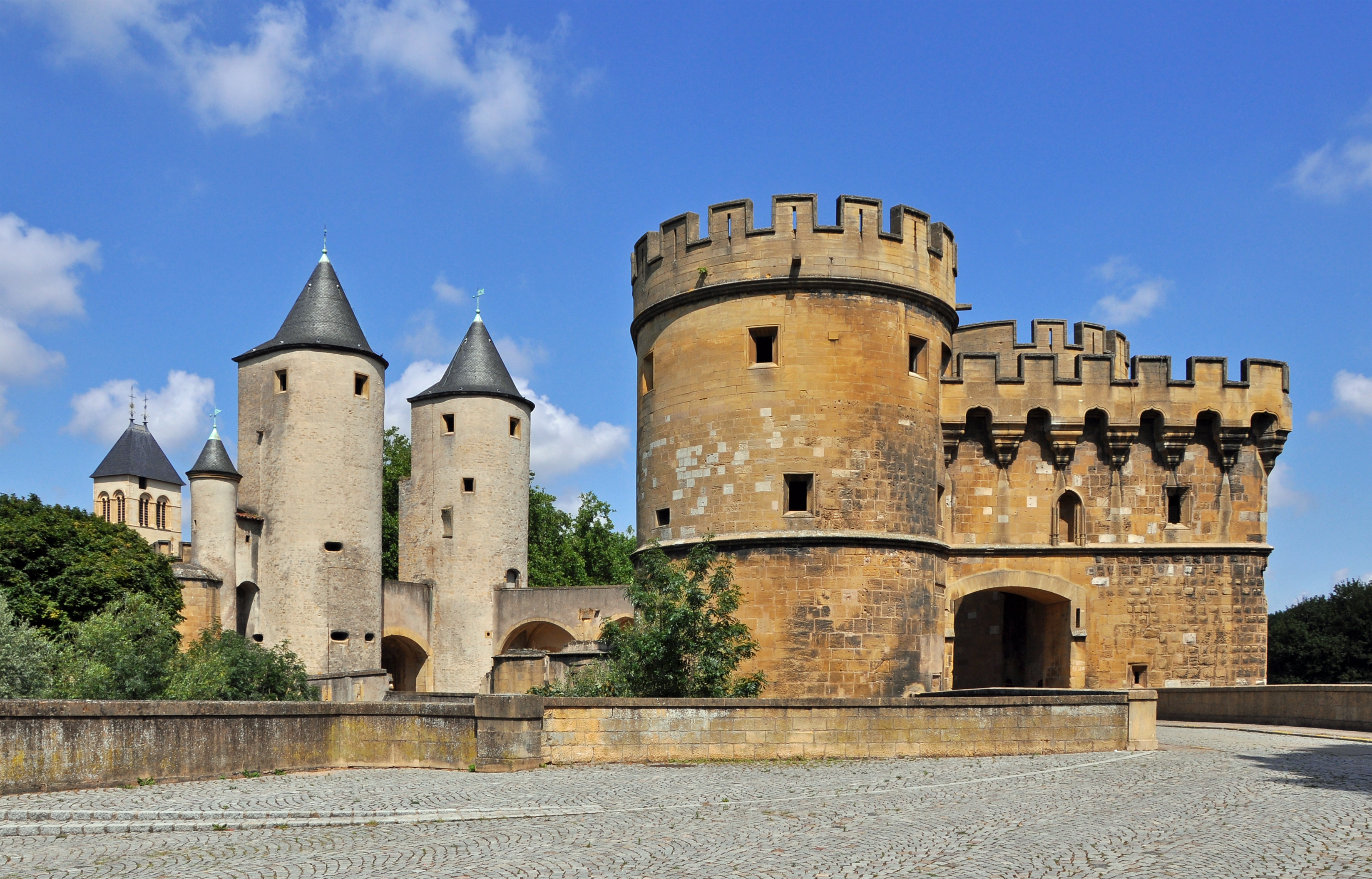 Old Castle in Metz, France | Top quality wallpapers