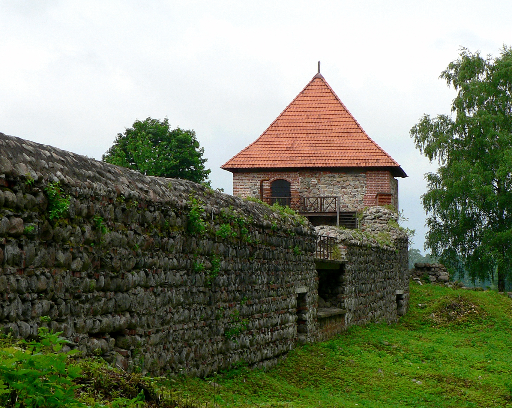 File:Trakai old castle.jpg - Wikimedia Commons