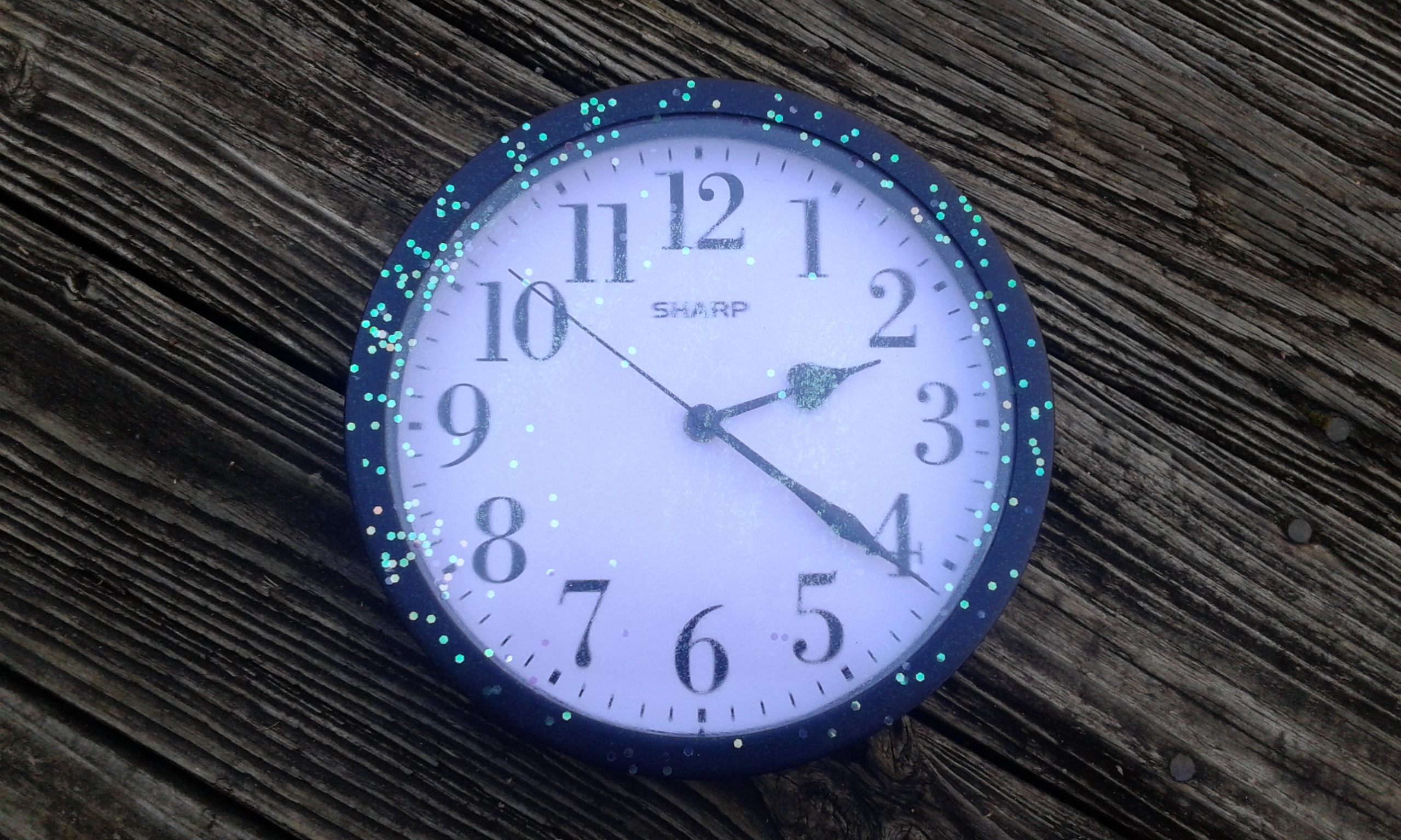 Clocks and Crafts - Giving an Old Clock New Life With Glitter ...