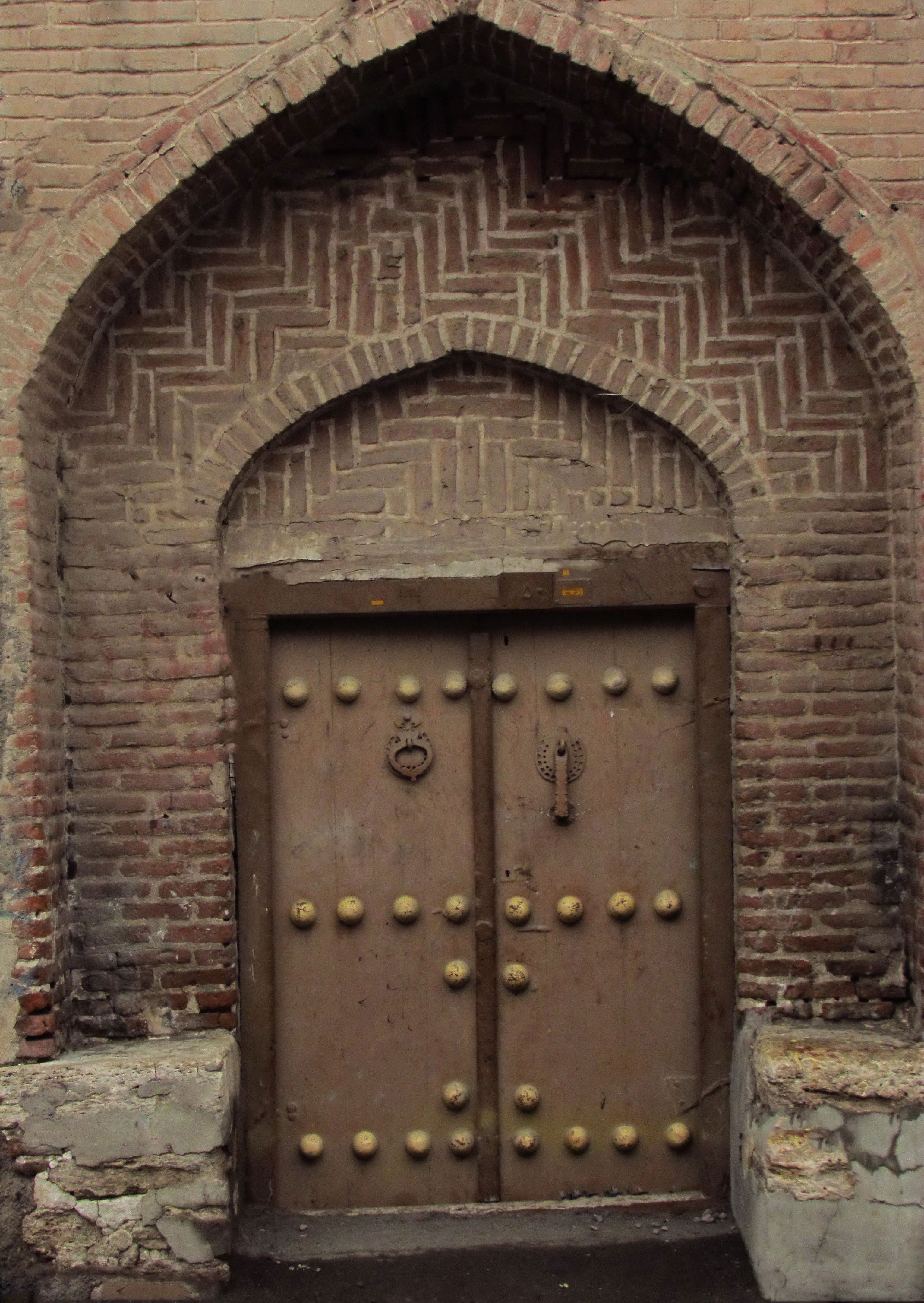 File:An old door in Maragha.jpg - Wikimedia Commons