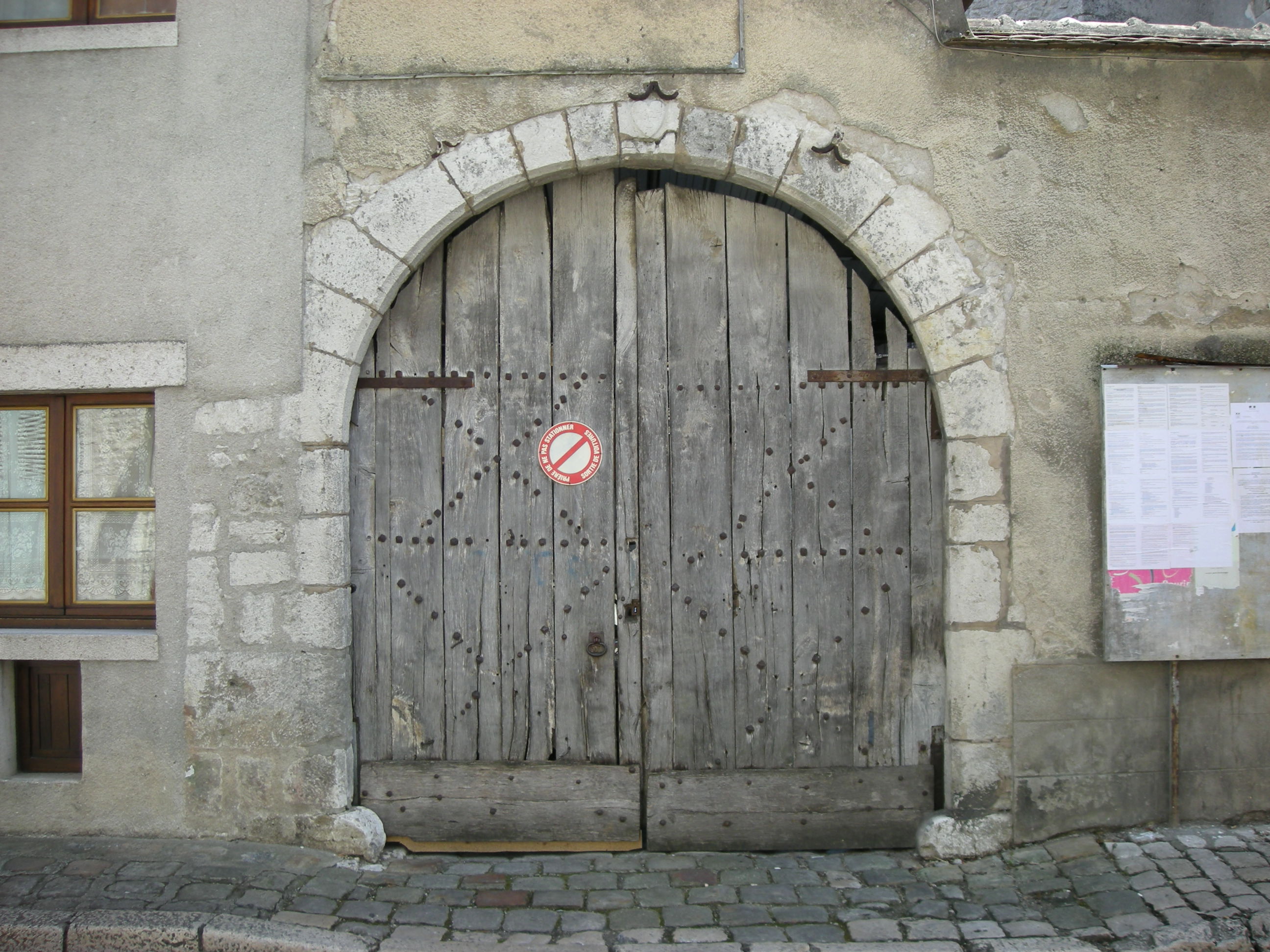 File:Old doors.jpg - Wikimedia Commons