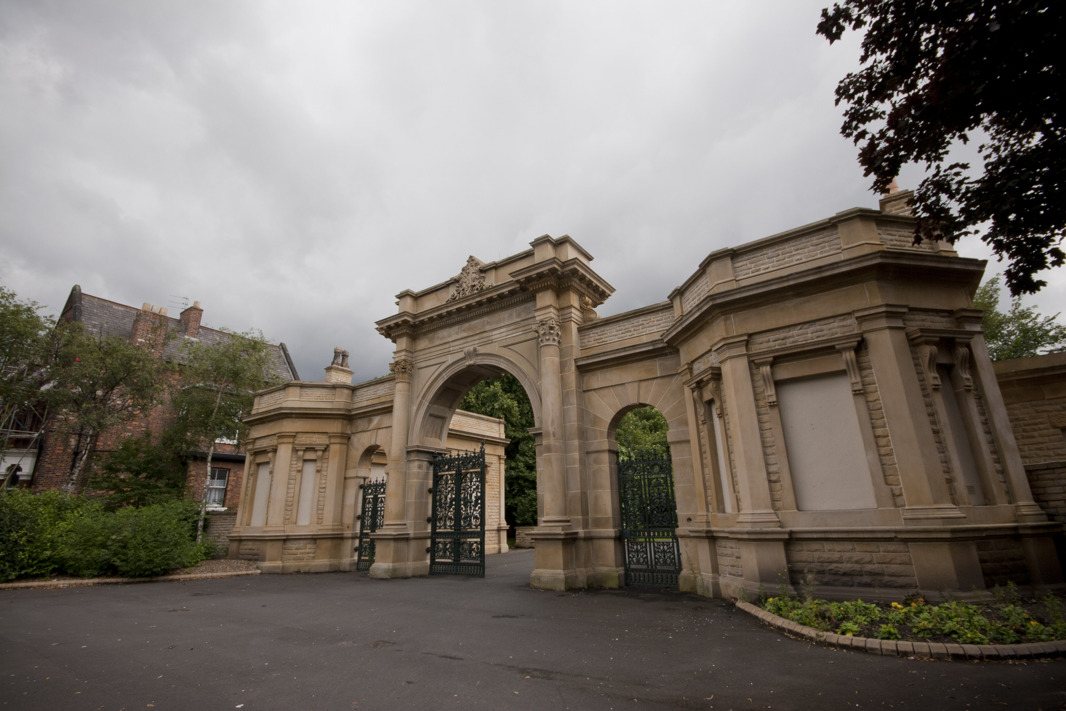 File:Trafford park old entrance lodge.jpg - Wikimedia Commons