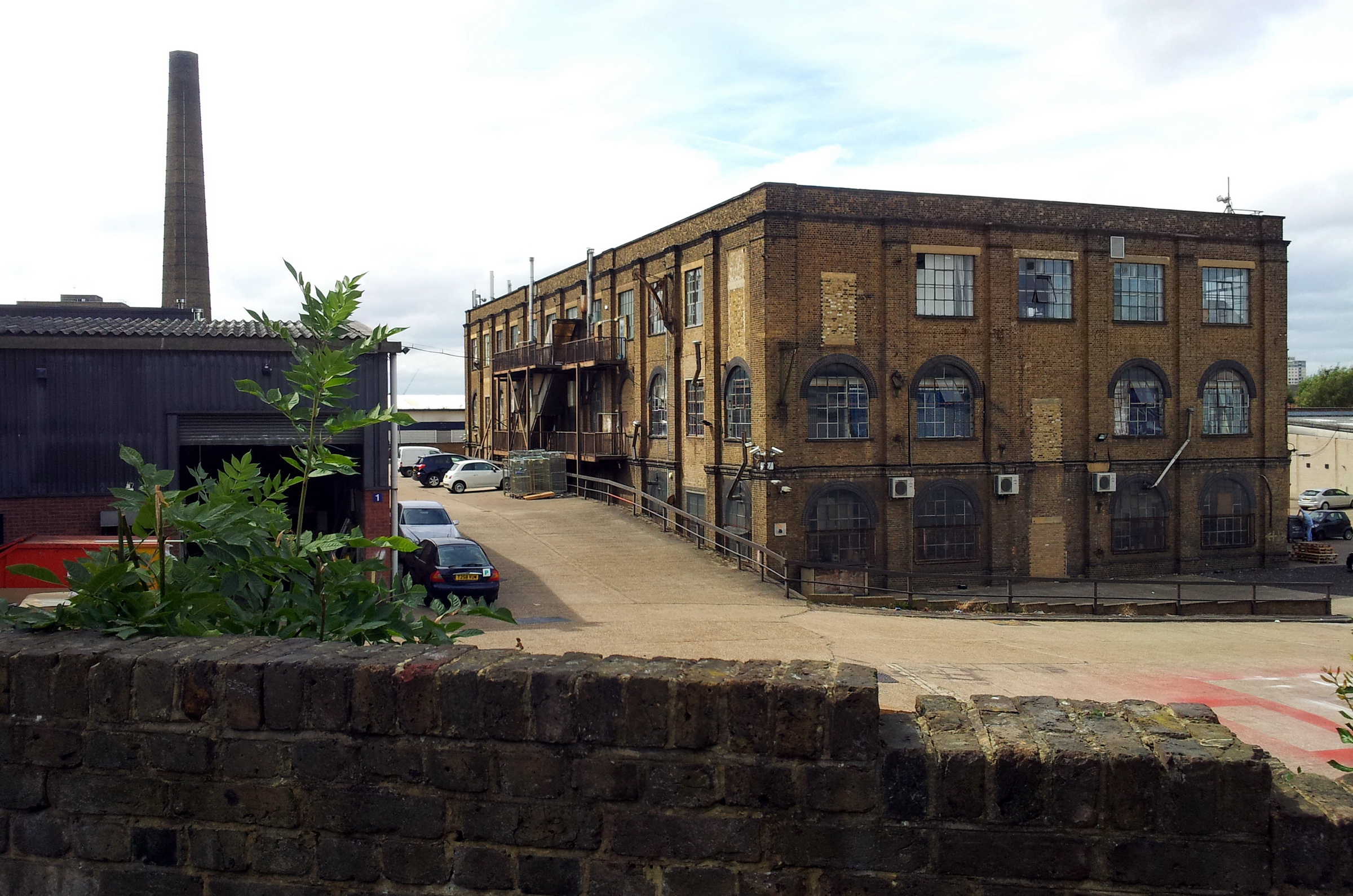 File:London, Woolwich Dockyard, old factory building 3.jpg ...