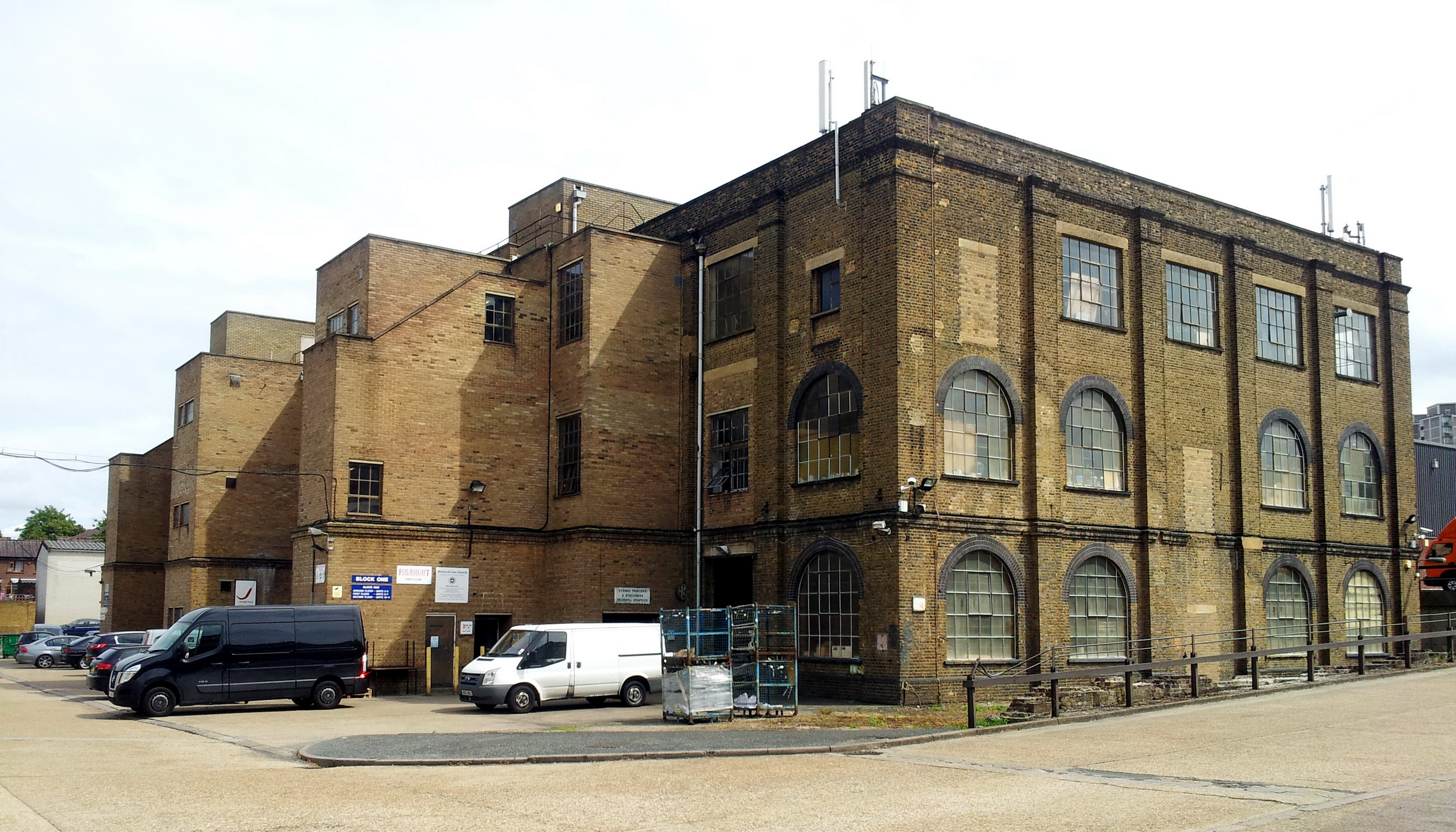 File:London, Woolwich Dockyard, old factory building 2.jpg ...