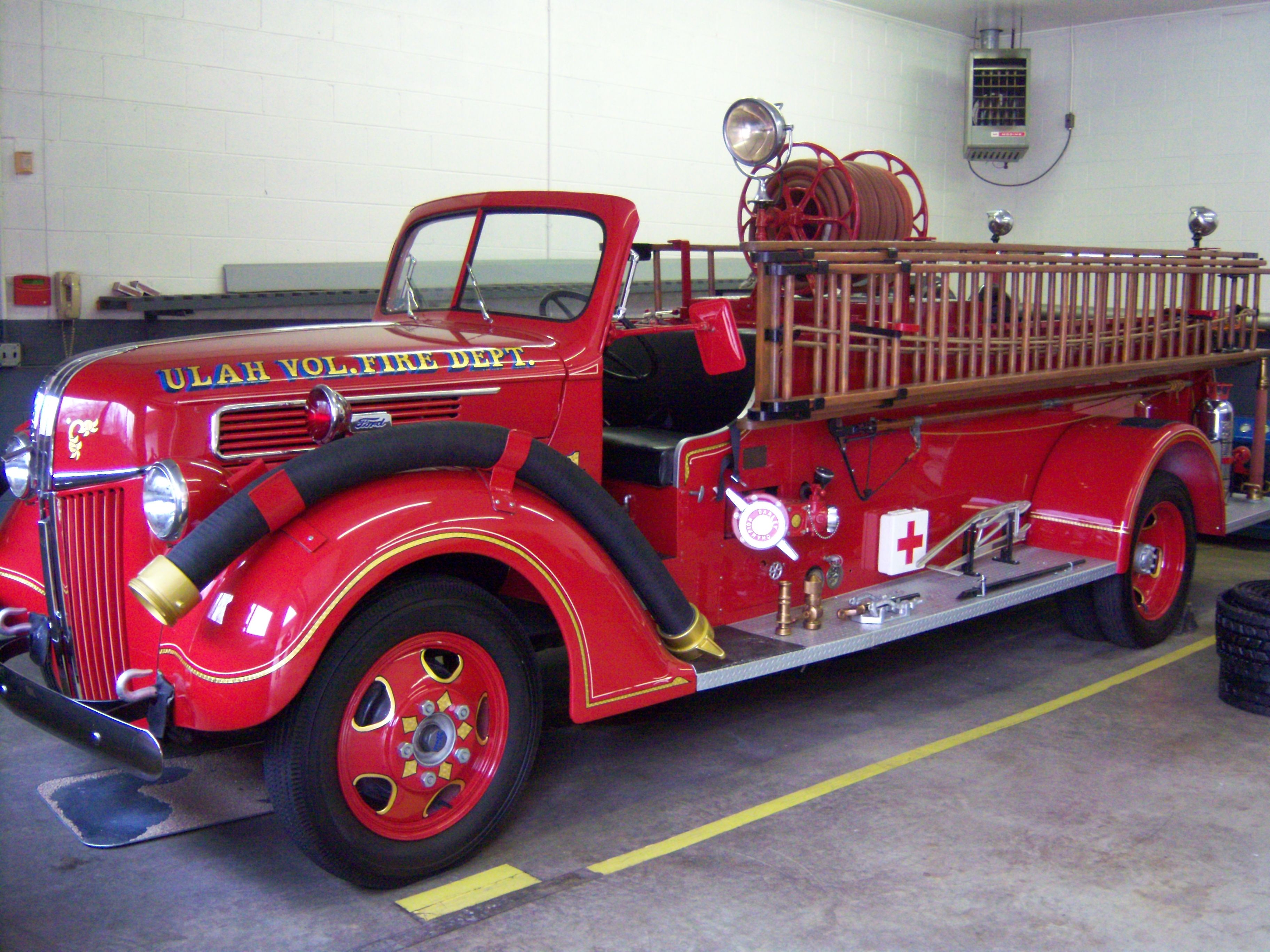 Old Fire Trucks | Old fire Truck - Fire Engineering Training ...
