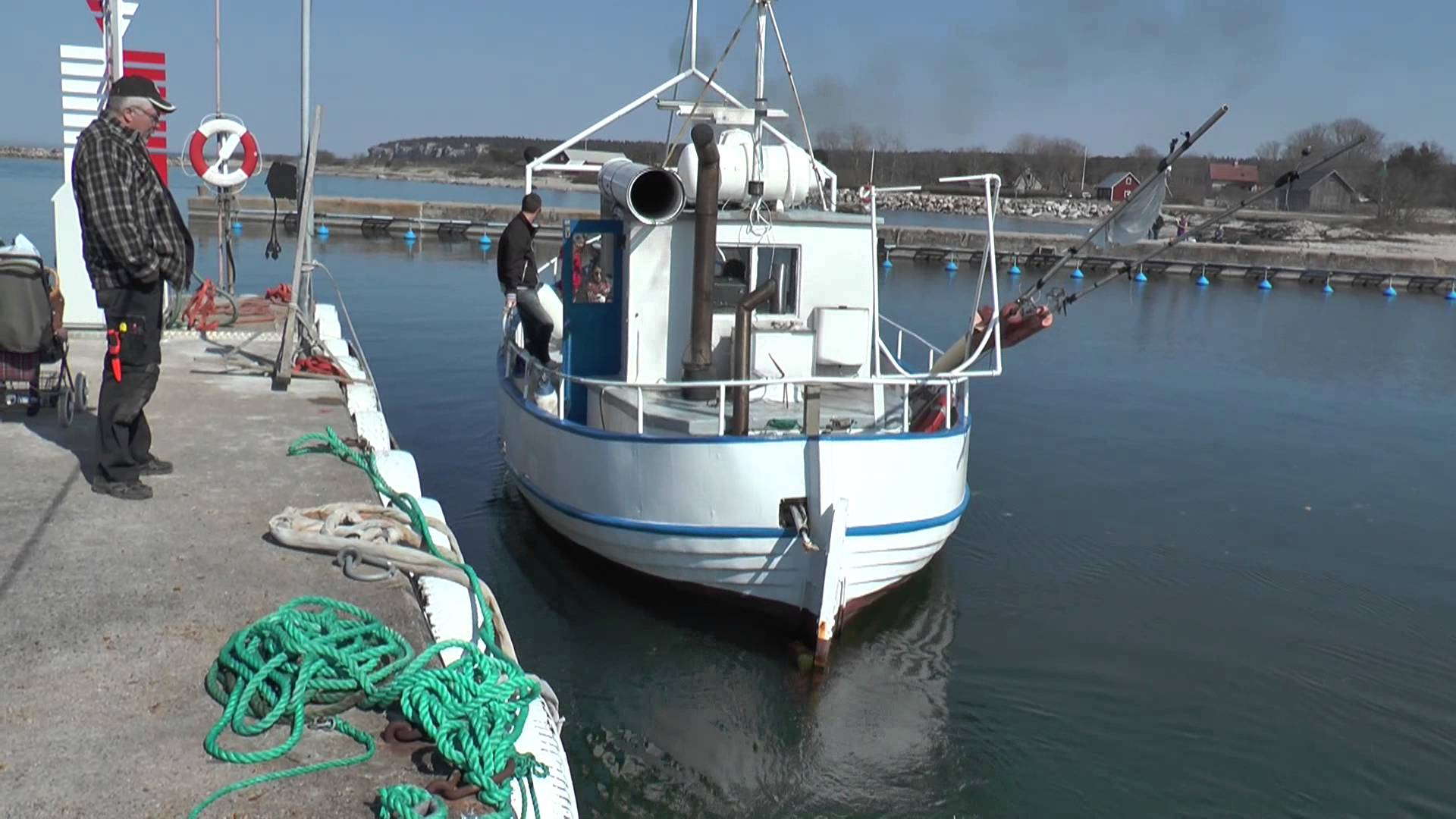 A fine old fishing boat with a nice sound 2014 - YouTube
