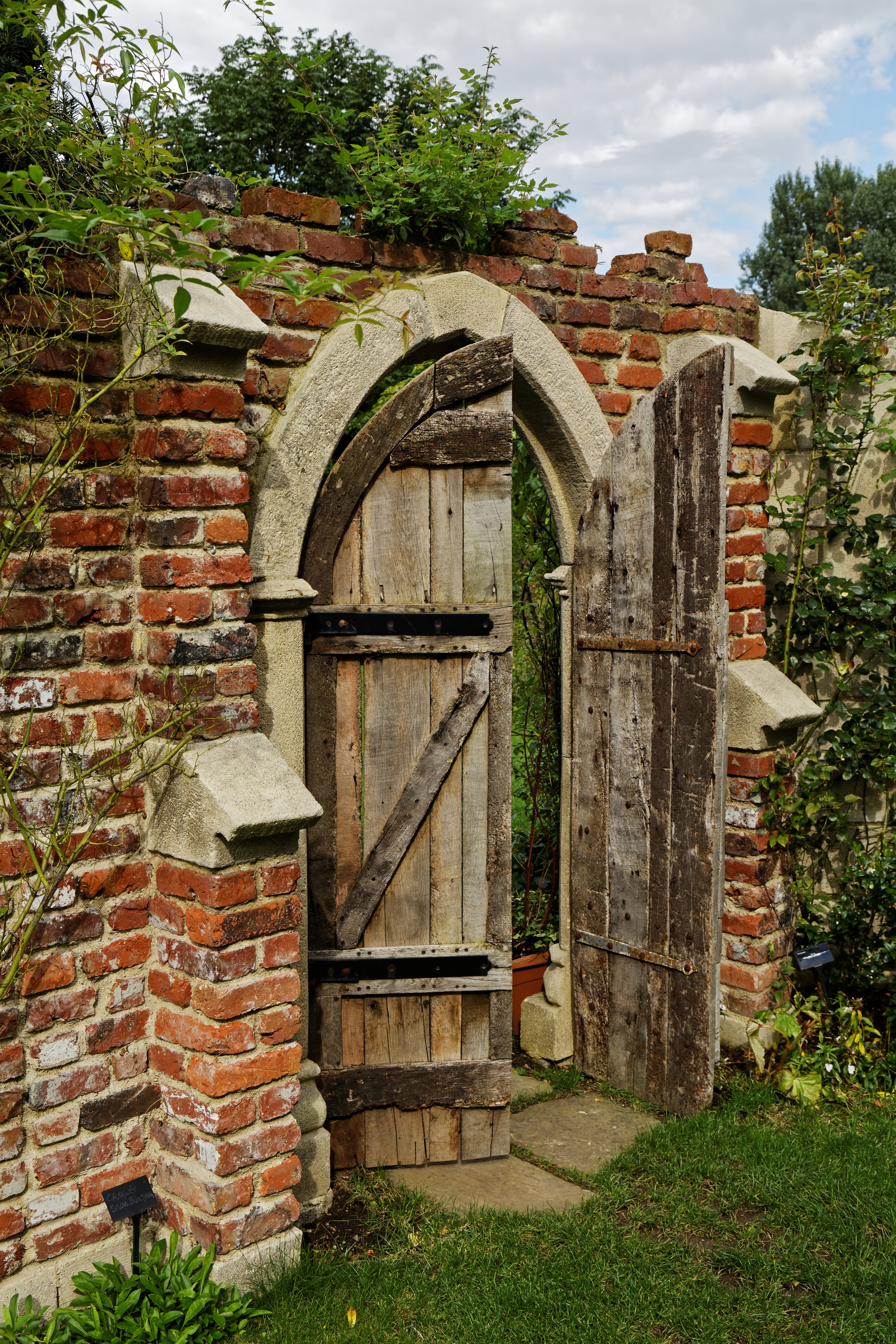 File:Buttressed wall gate Old Manor House folly Capel Manor Enfield ...