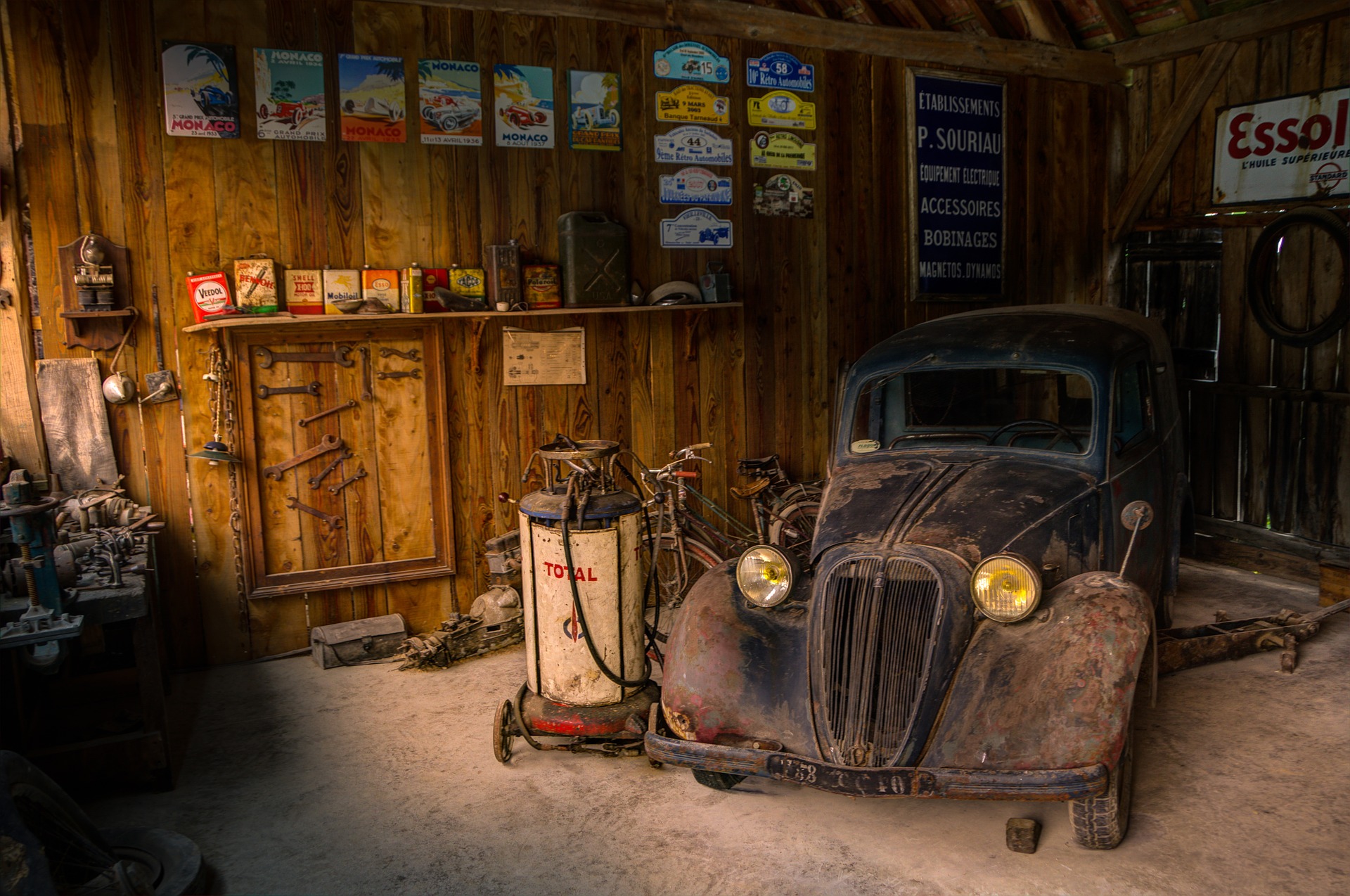 Free photo: Old Garage and Vintage Car - Grungy, Old ...