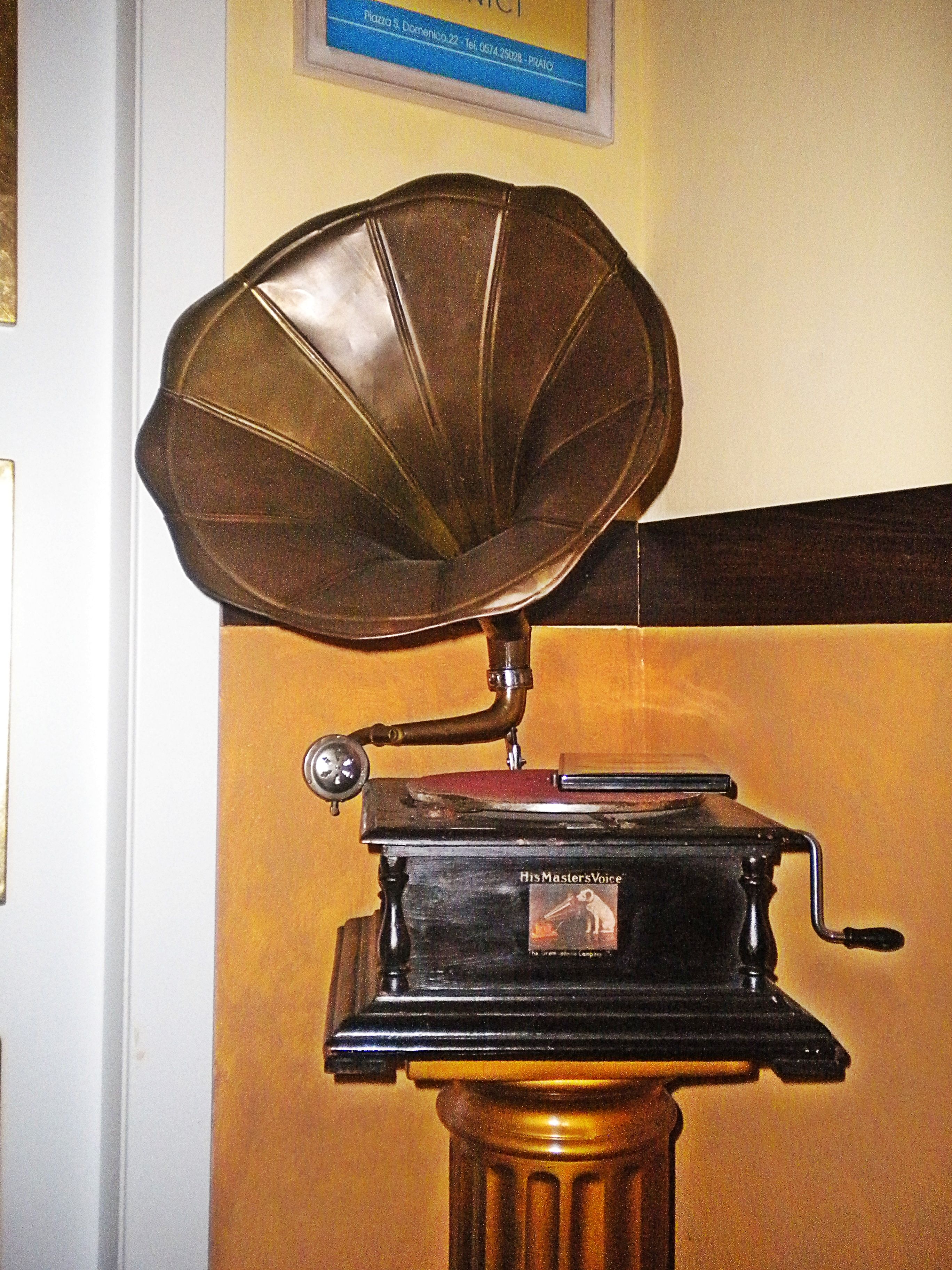 Pin by Suzán Balázs on Bakelite & Old Radios & Gramophones ...